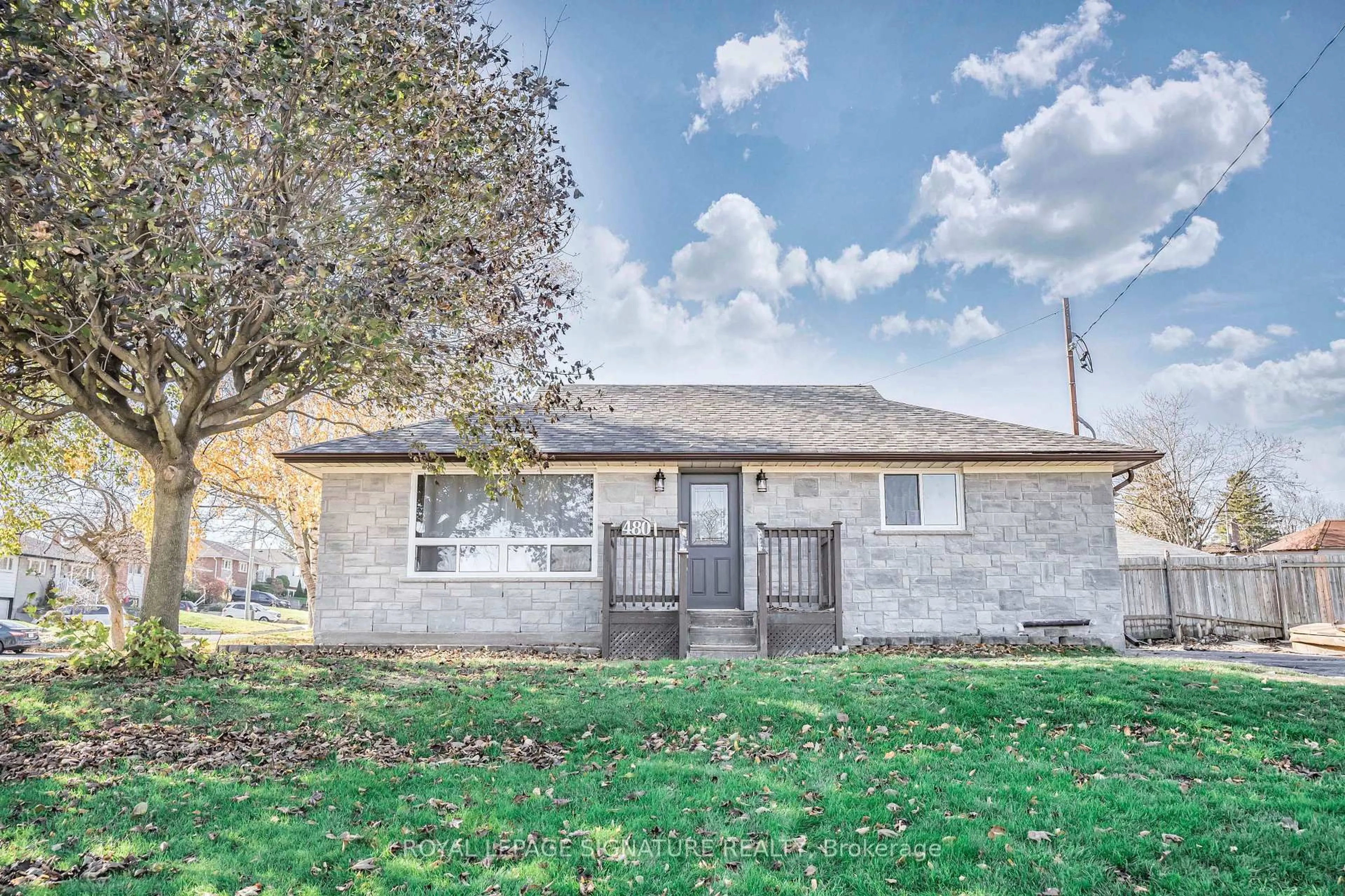 A pic from outside/outdoor area/front of a property/back of a property/a pic from drone, unknown for 480 Browning St, Oshawa Ontario L1H 6S9