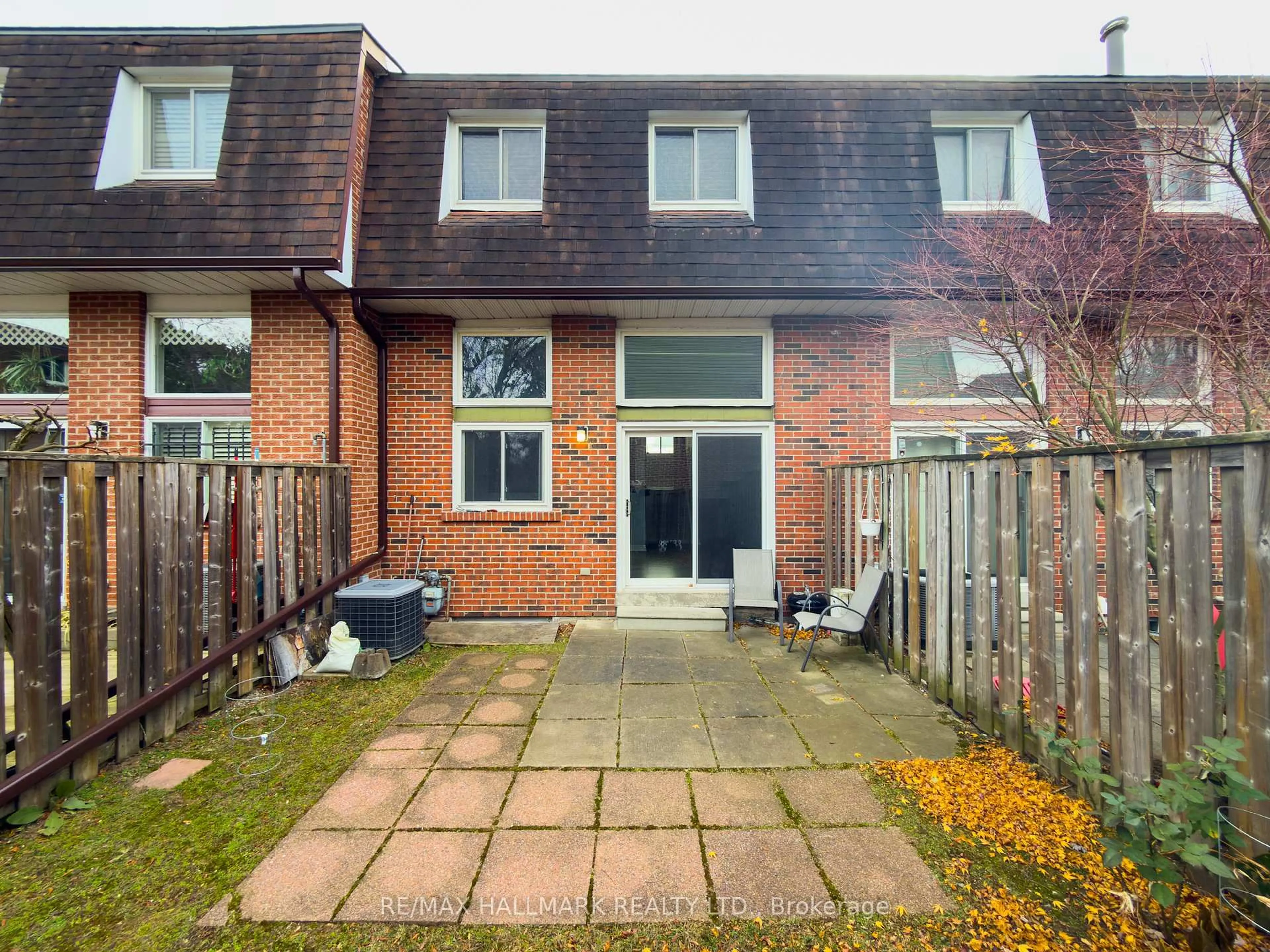 A pic from outside/outdoor area/front of a property/back of a property/a pic from drone, street for 4662 Kingston Rd #98, Toronto Ontario M1E 4Y7