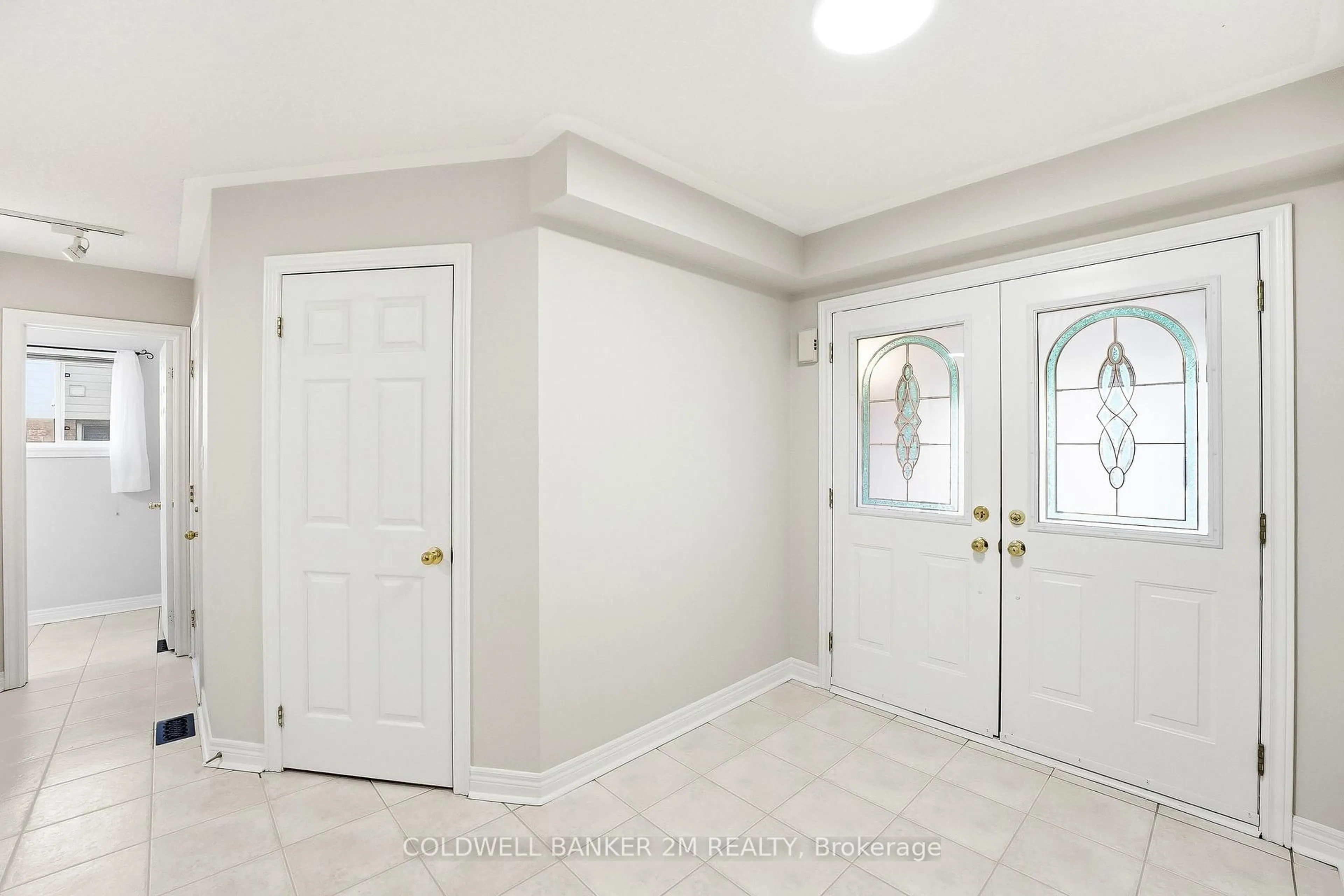 Indoor entryway for 67 Cecil Found Cres, Clarington Ontario L1E 2V9