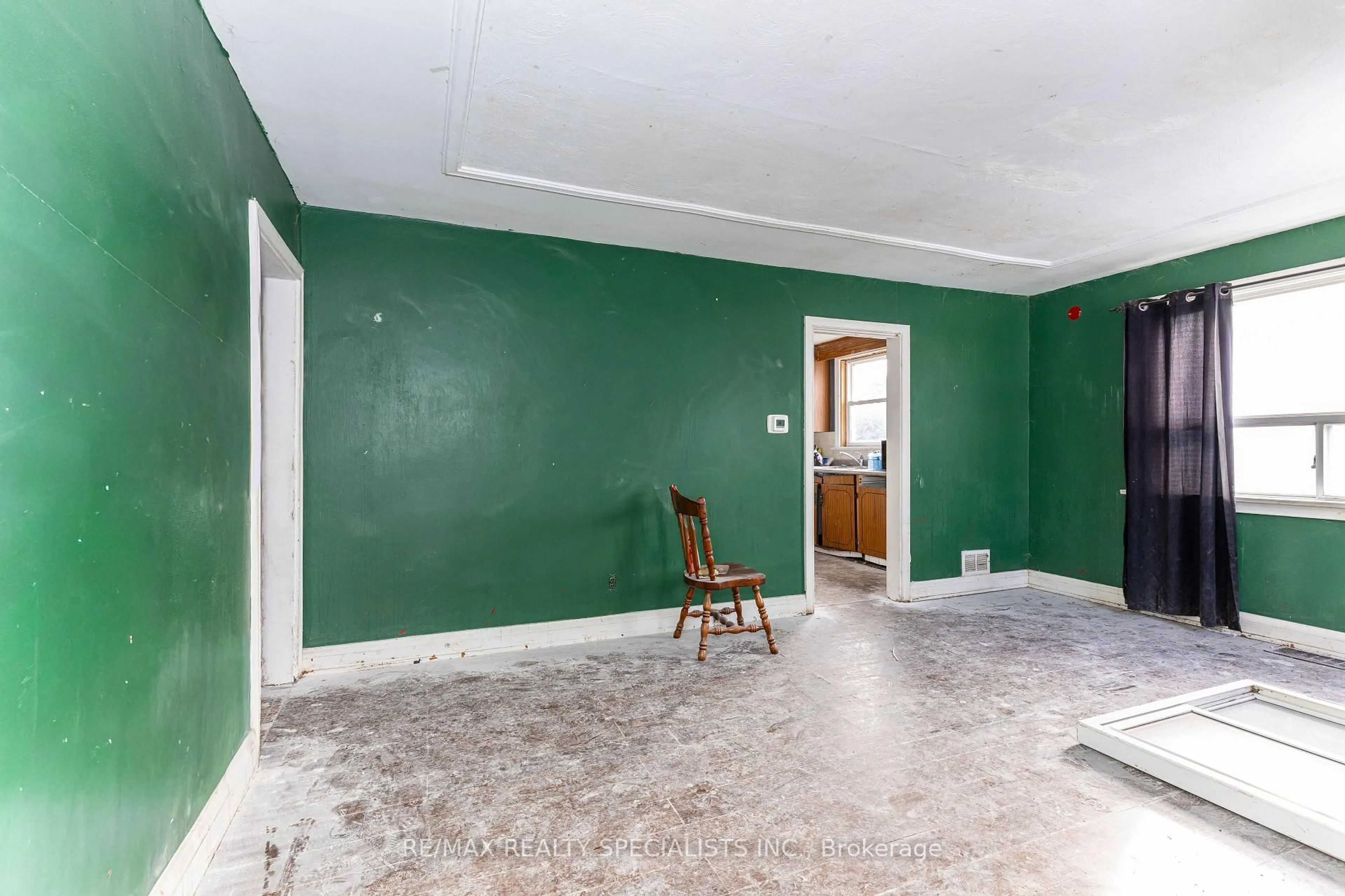 A pic of a room for 1021 Pharmacy Ave, Toronto Ontario M1R 2G8