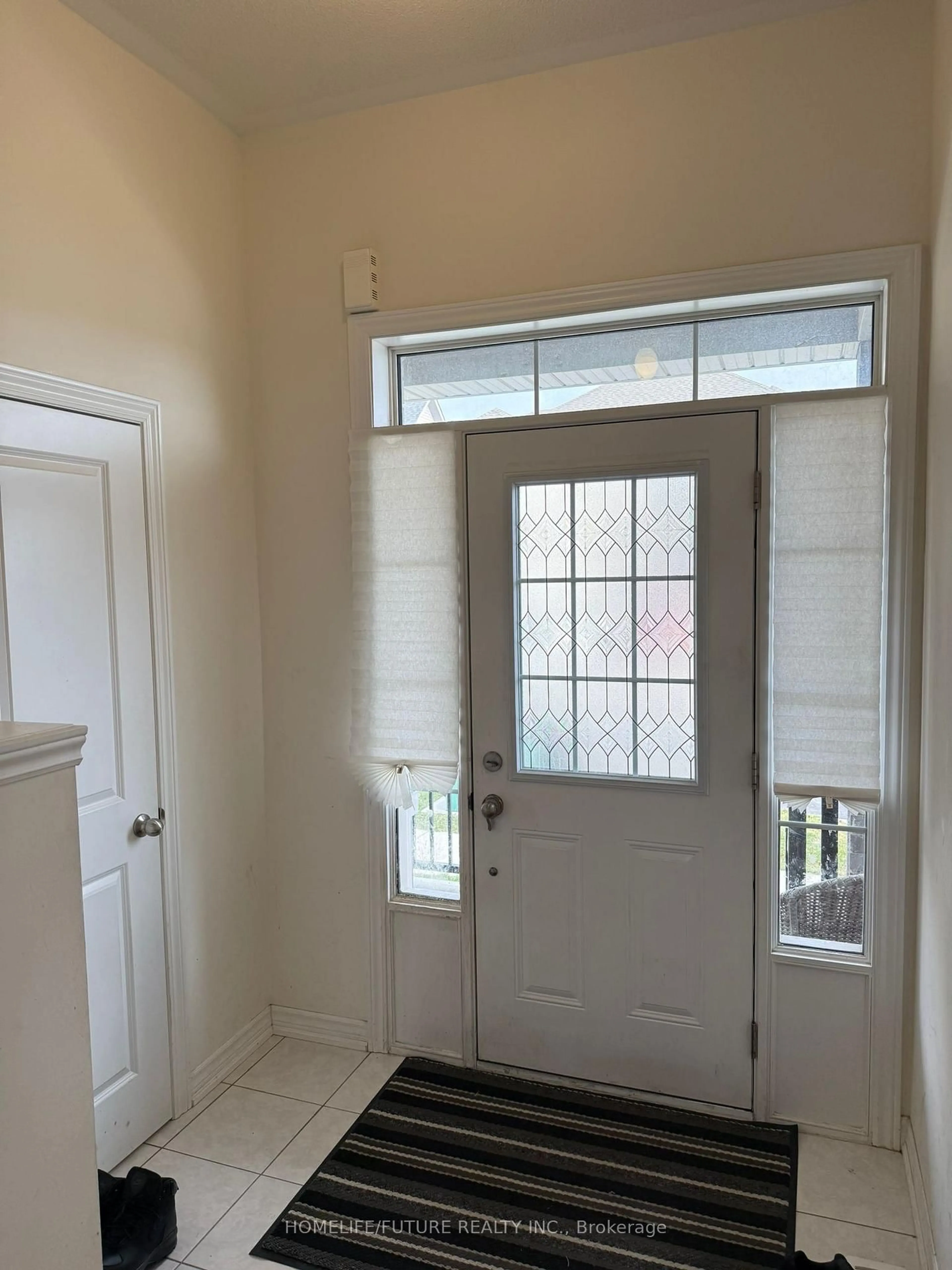 Indoor entryway for 2404 Angora St, Pickering Ontario L1X 0M6
