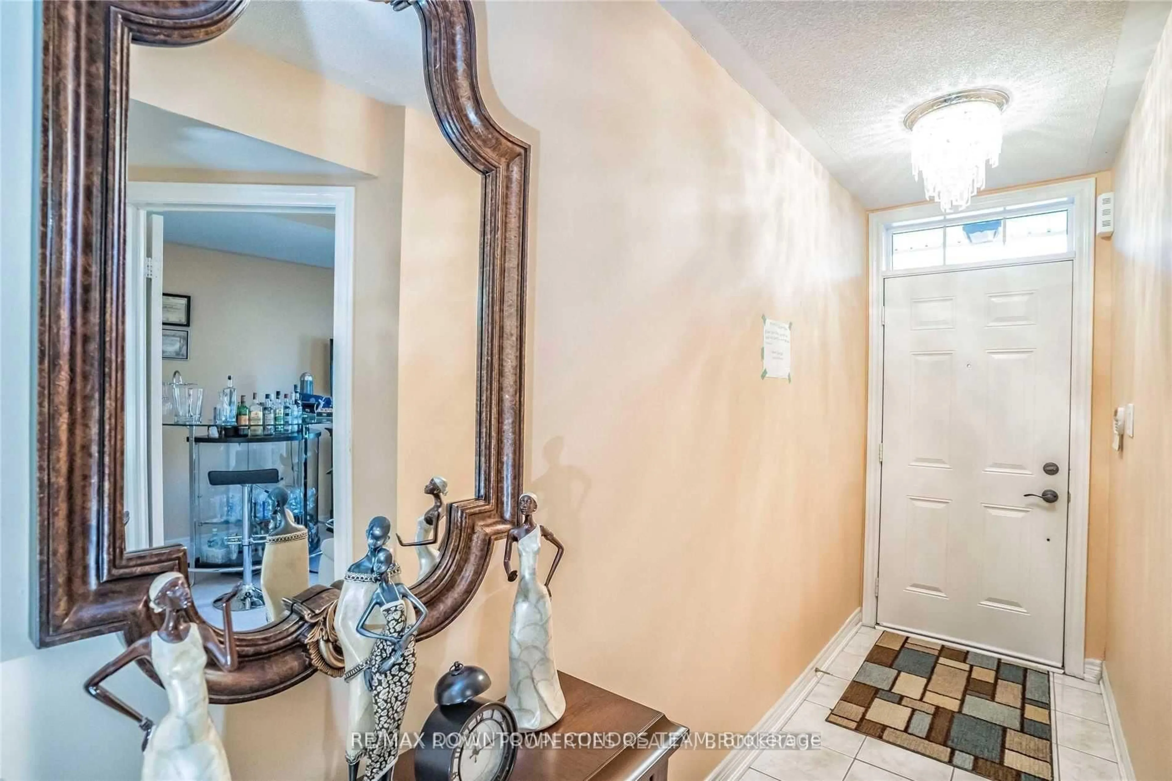 Indoor entryway for 4271A Lawrence Ave, Toronto Ontario M1E 2S8