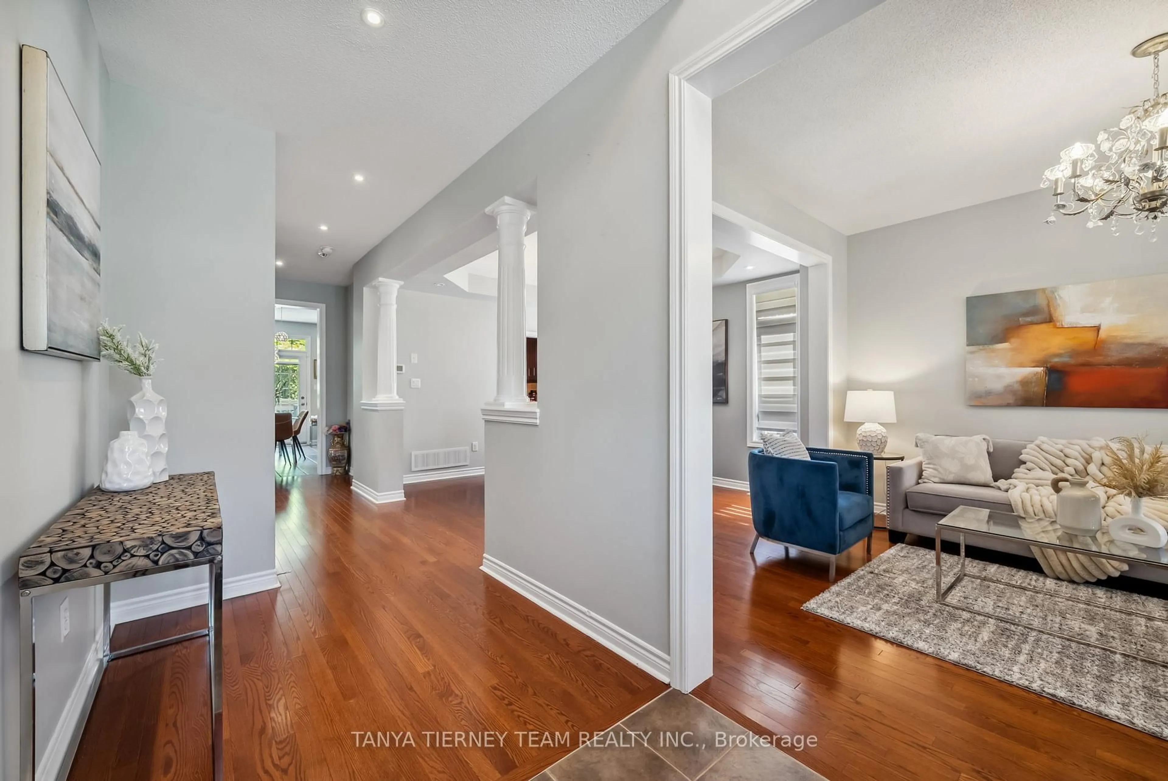 Indoor entryway for 165 Rivers Edge Pl, Whitby Ontario L1R 0G4