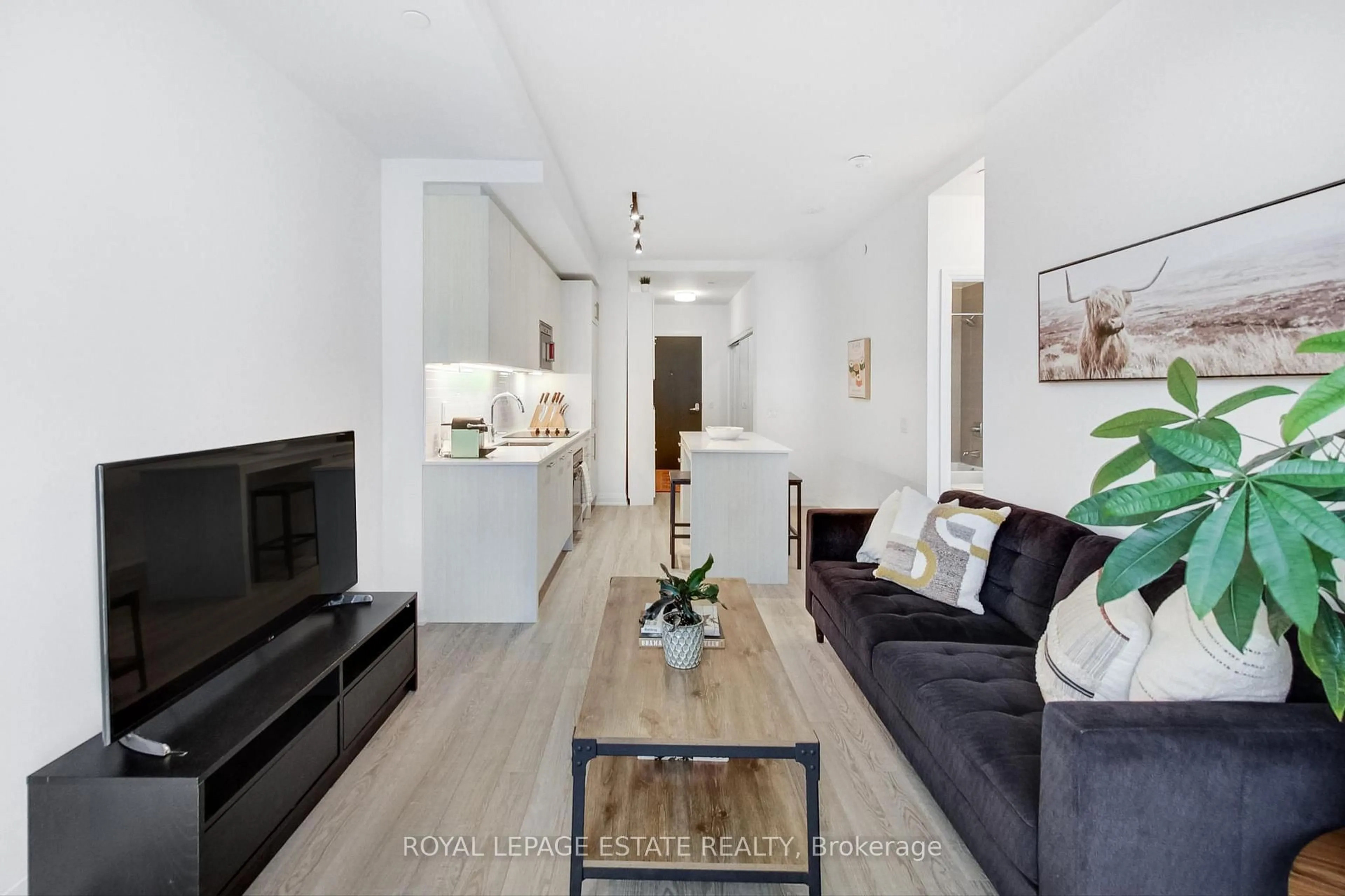 Living room with furniture, unknown for 286 Main St #808, Toronto Ontario M4C 4X5