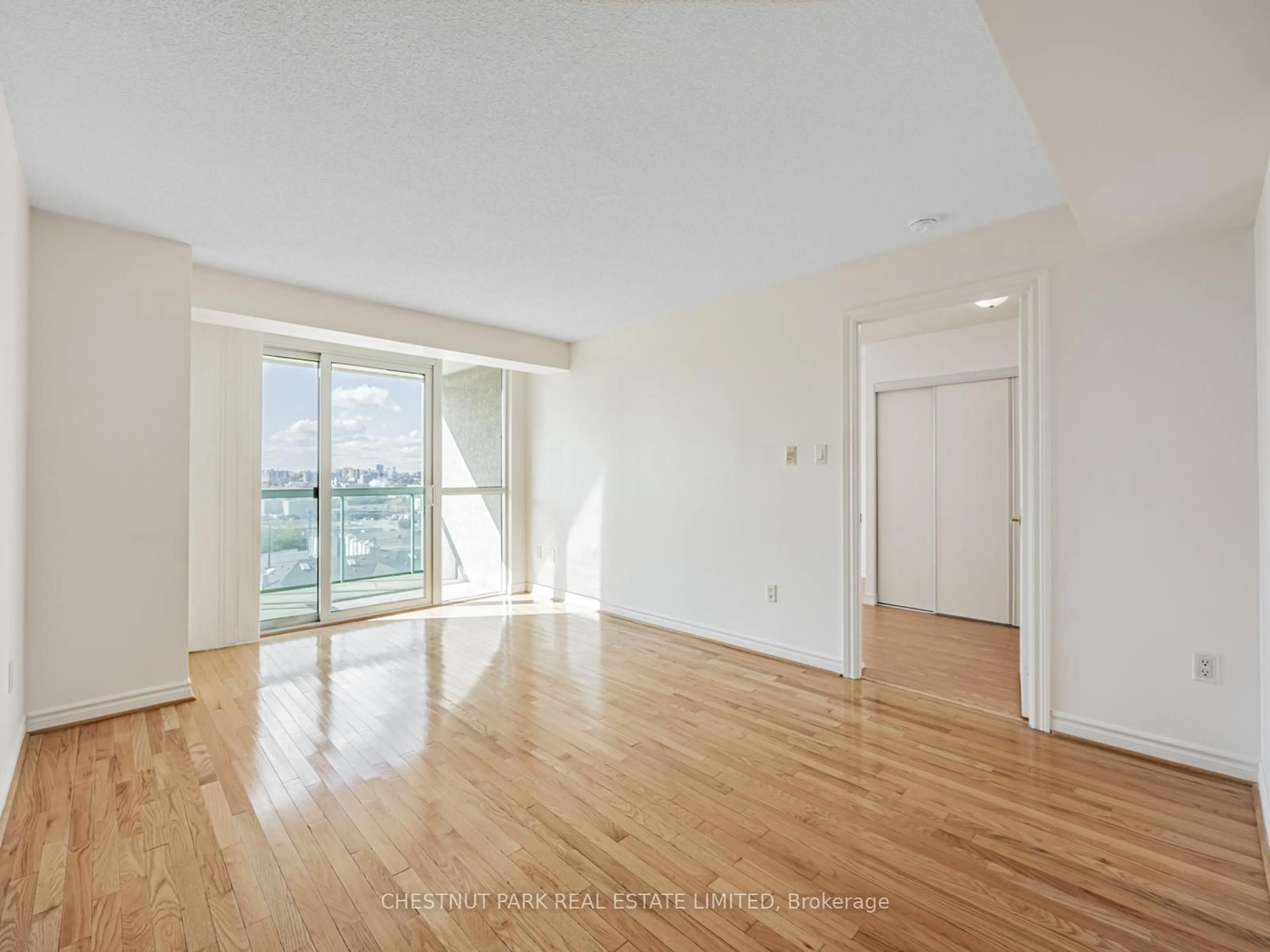 A pic of a room for 125 Omni Dr #1029, Toronto Ontario M1P 5A9