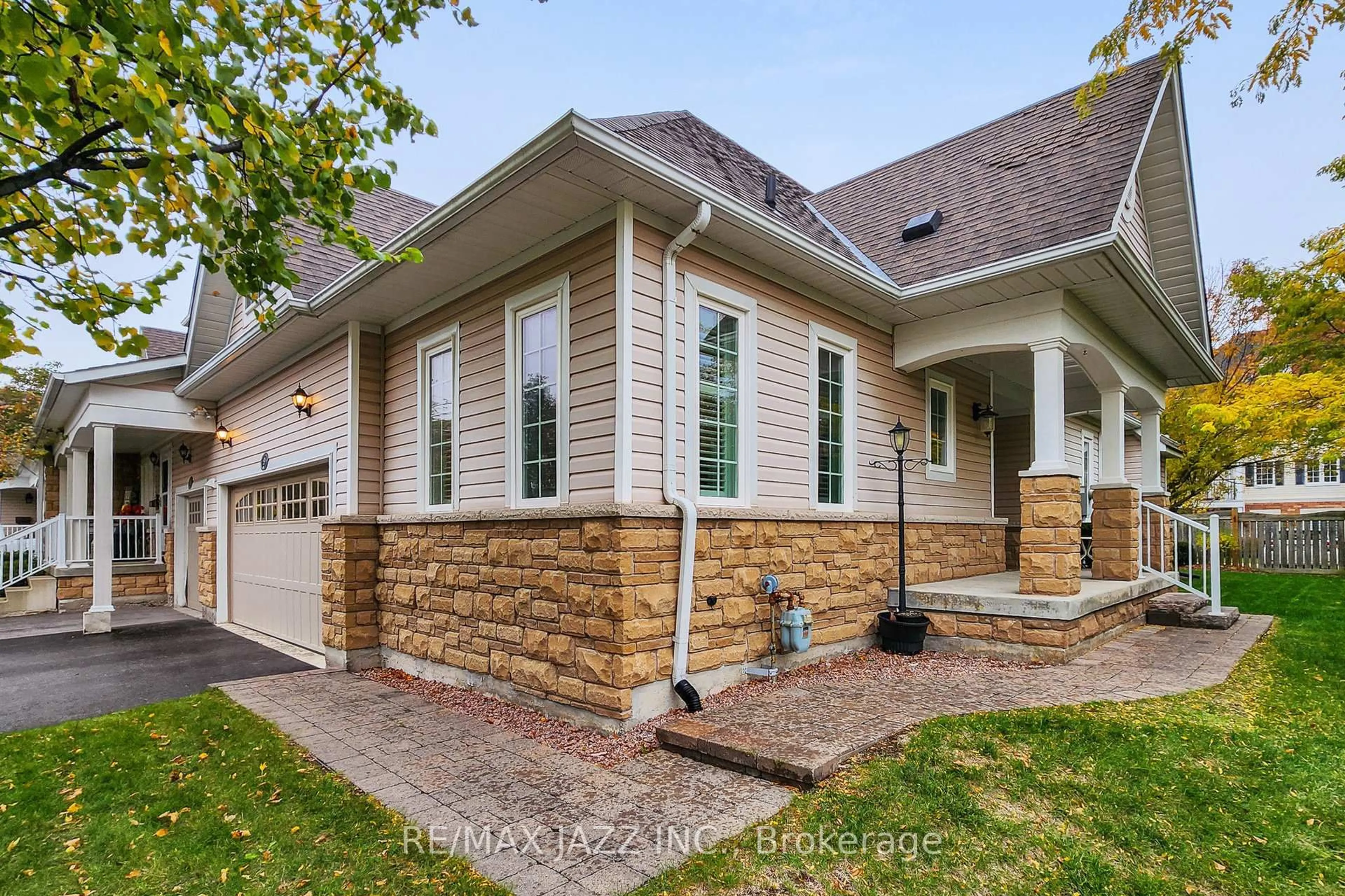 Home with brick exterior material, street for 350 Lakebreeze Dr #9, Clarington Ontario L1B 0A2