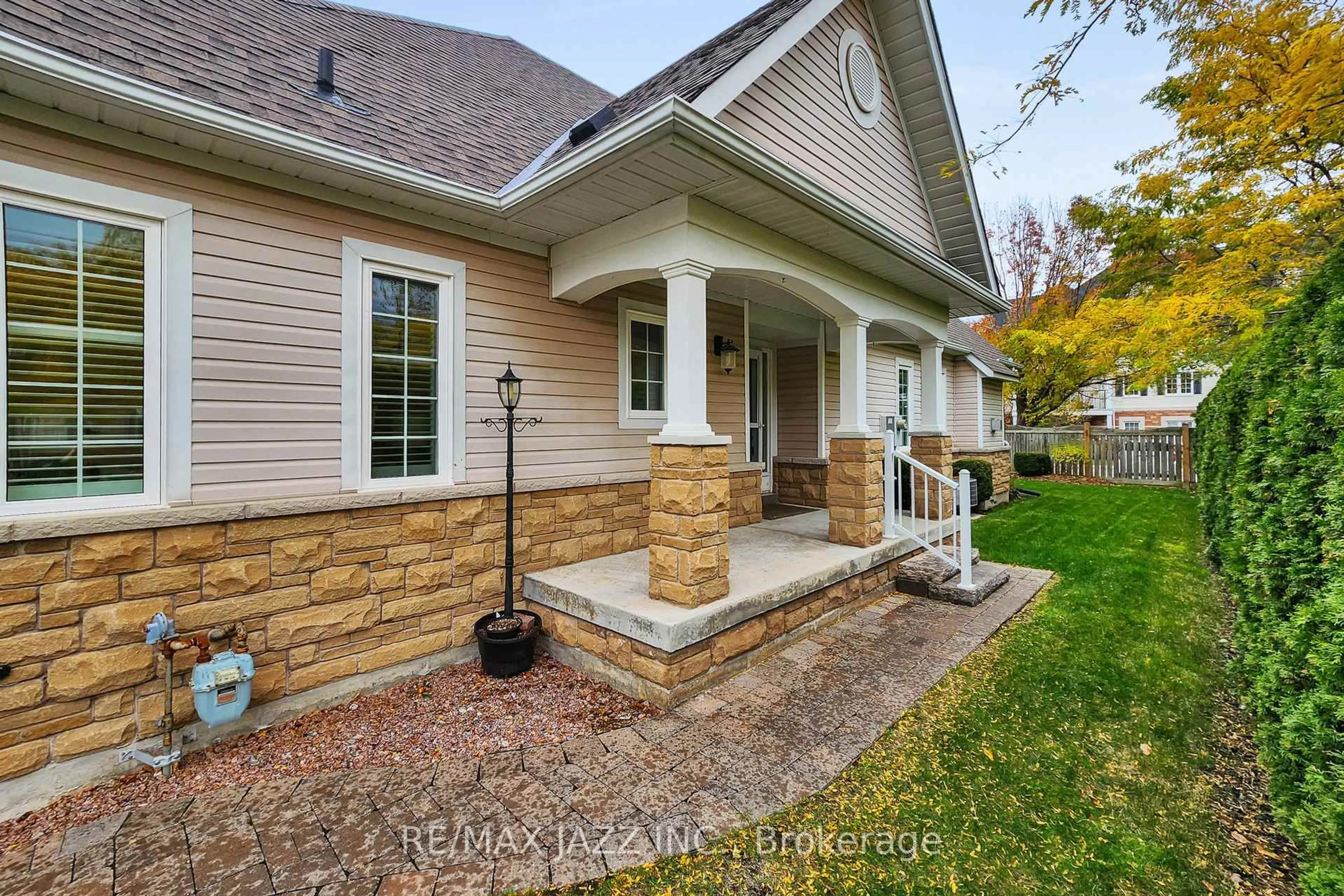 Home with brick exterior material, street for 350 Lakebreeze Dr #9, Clarington Ontario L1B 0A2