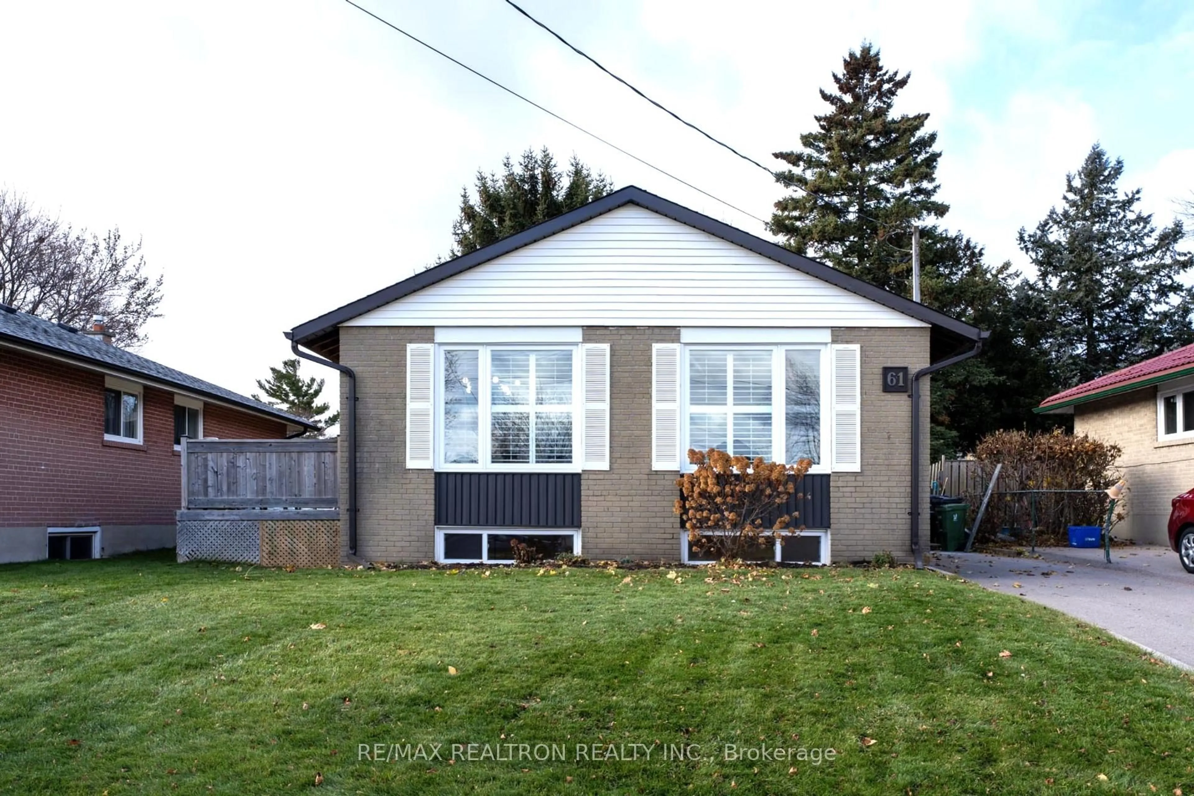 Home with vinyl exterior material, street for 61 Bailey Cres, Toronto Ontario M1G 2P4