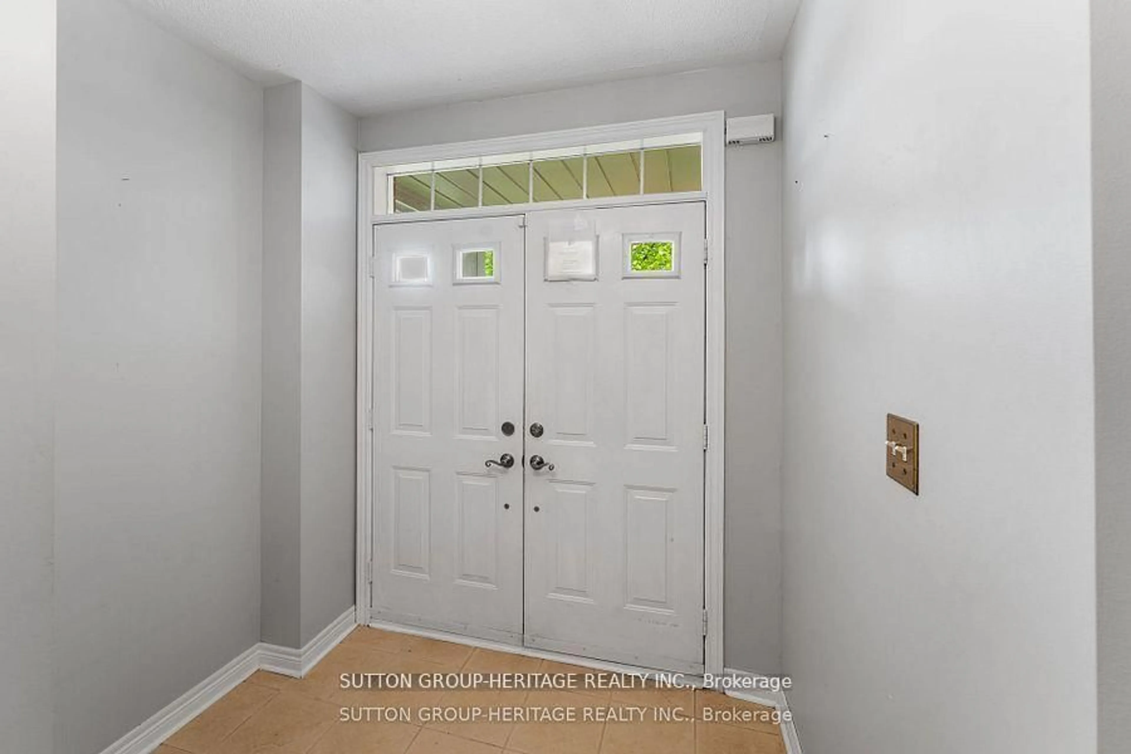 Indoor entryway for 34 Ball Cres, Whitby Ontario L1P 1W6