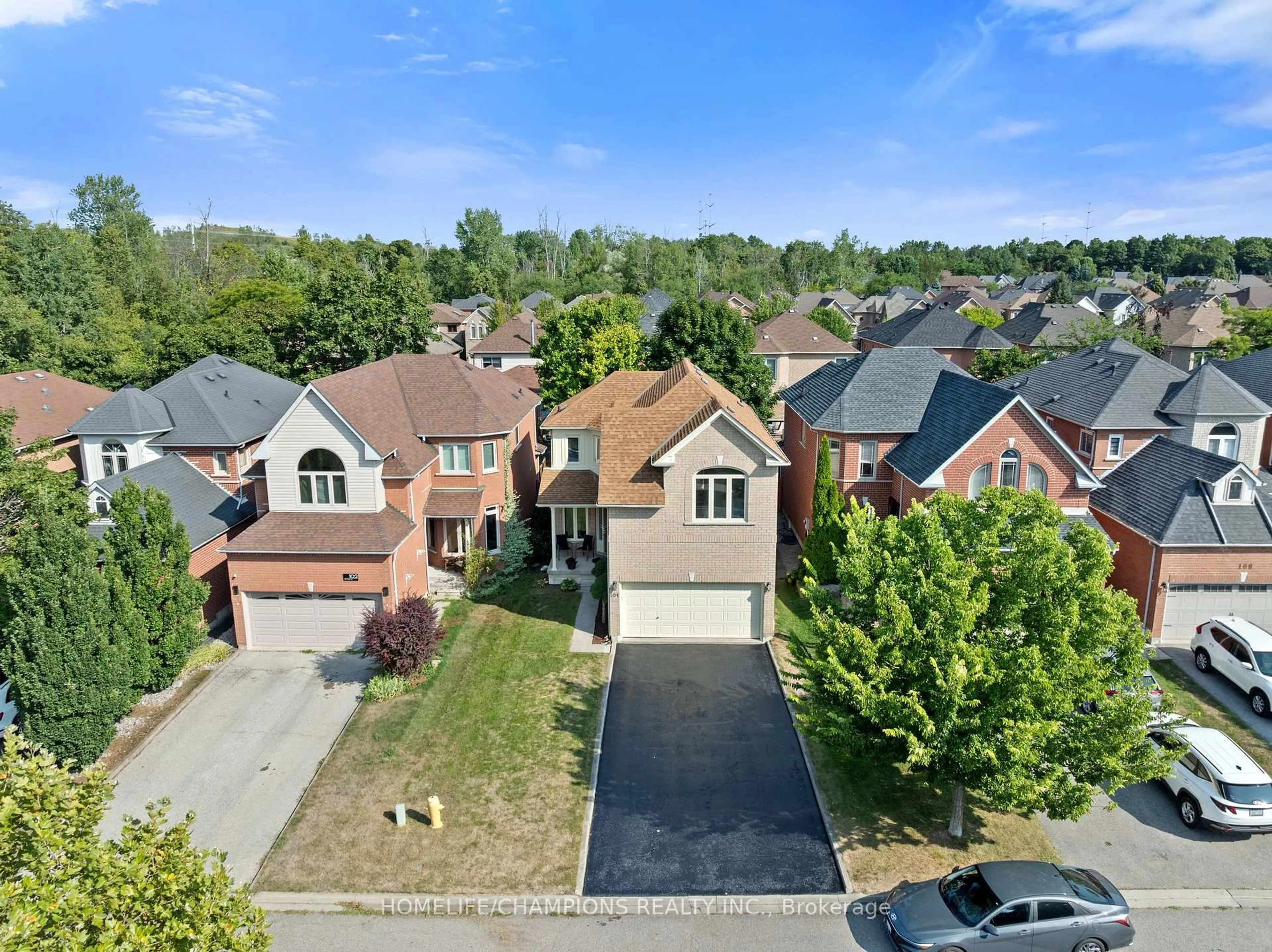 A pic from outside/outdoor area/front of a property/back of a property/a pic from drone, street for 104 Secord St, Pickering Ontario L1V 6V6