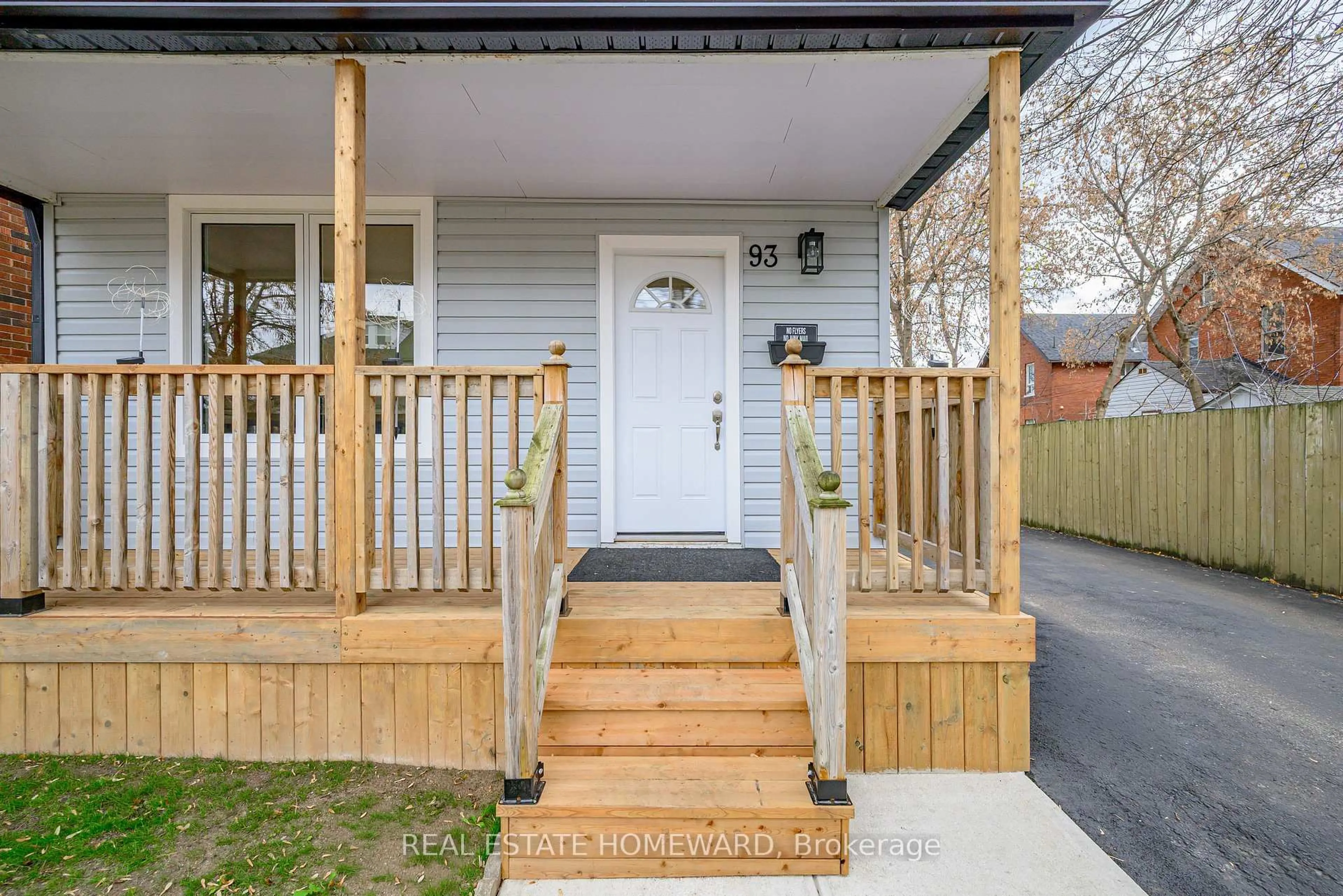 Unknown for 93 Agnes St, Oshawa Ontario L1G 1V3