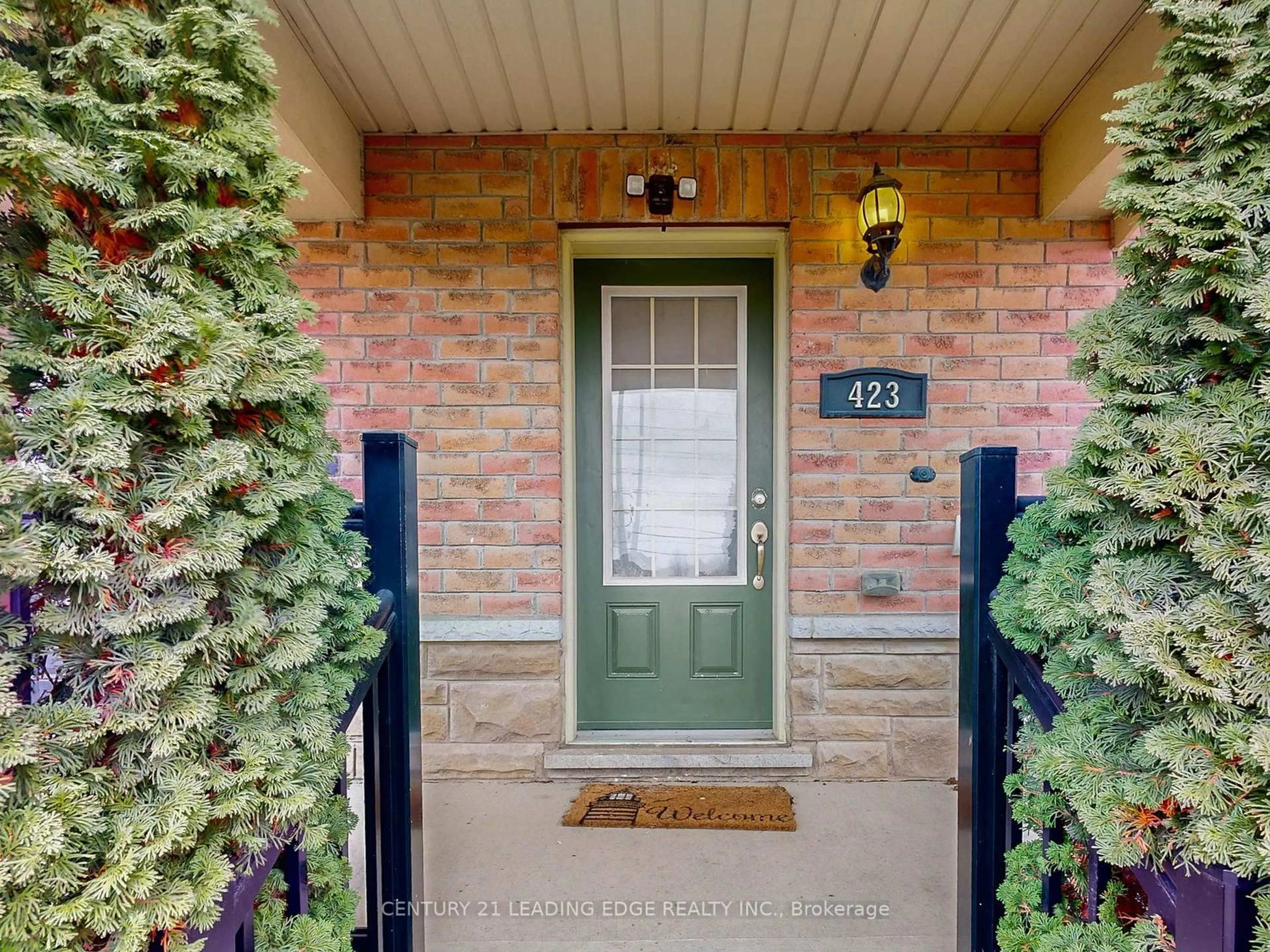 Indoor entryway for 423 Rossland Rd, Ajax Ontario L1Z 0M7