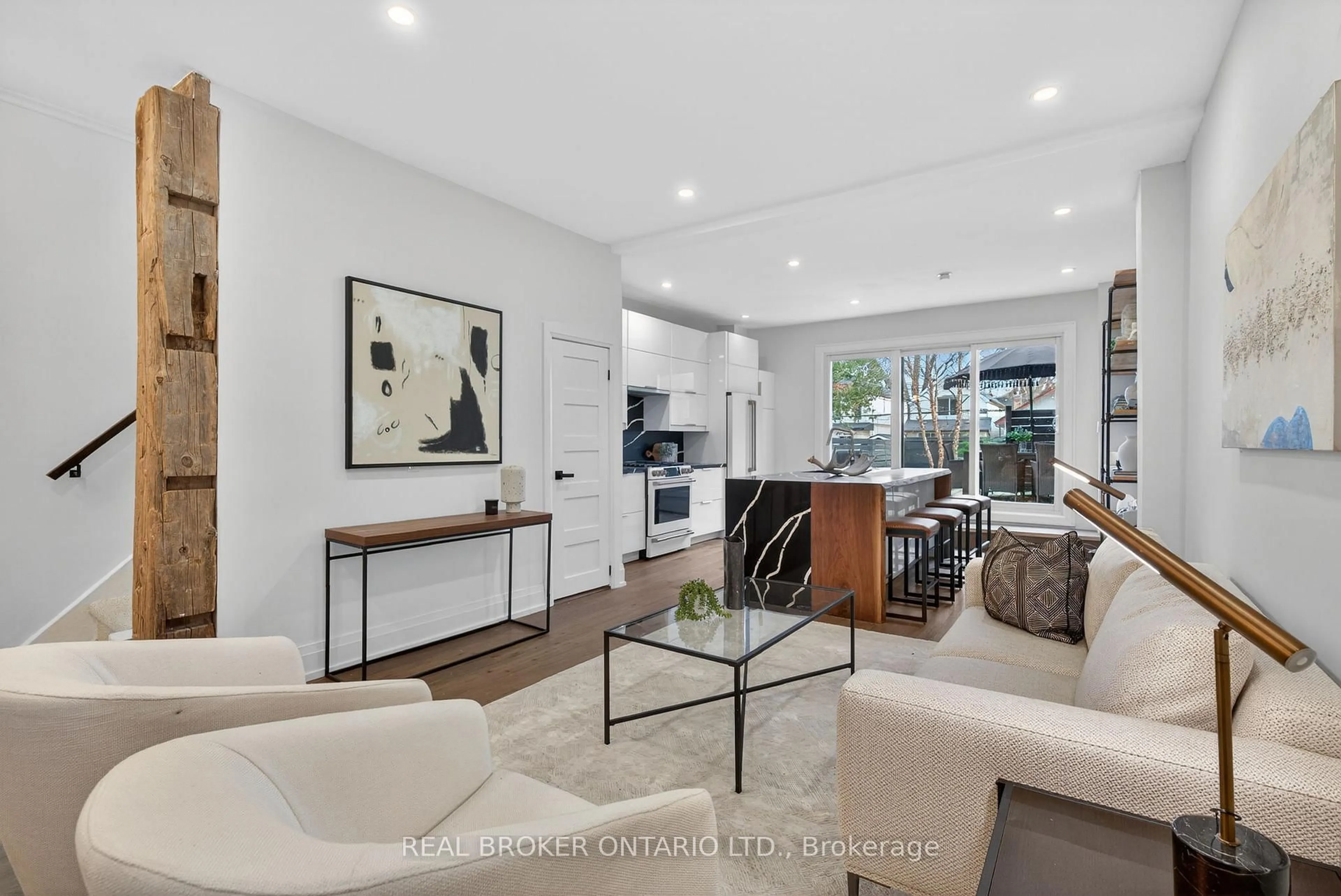 Living room with furniture, unknown for 143 Parkmount Rd, Toronto Ontario M4J 4V3