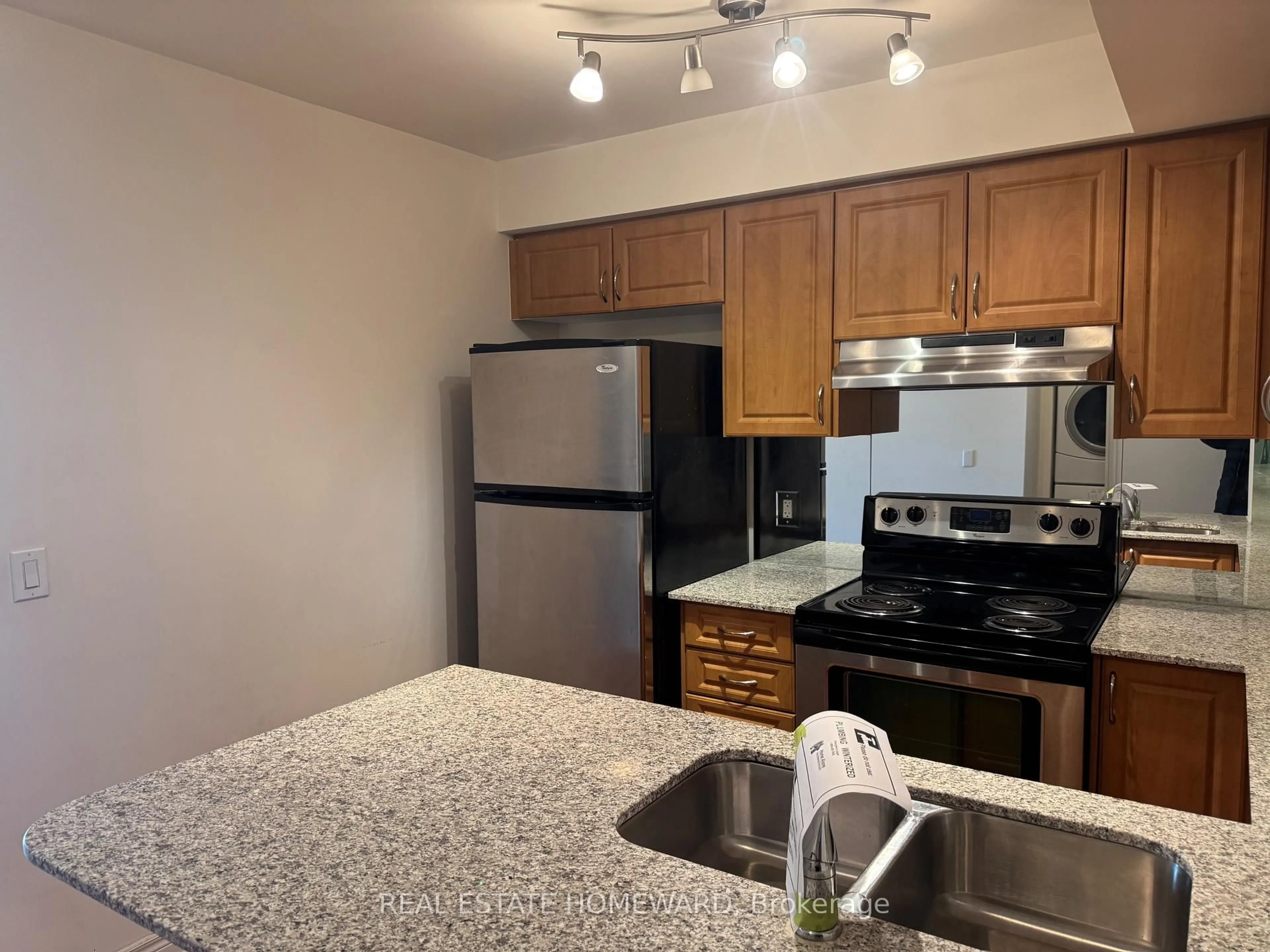 Standard kitchen, unknown for 60 Fairfax Cres #621, Toronto Ontario M1L 0E1