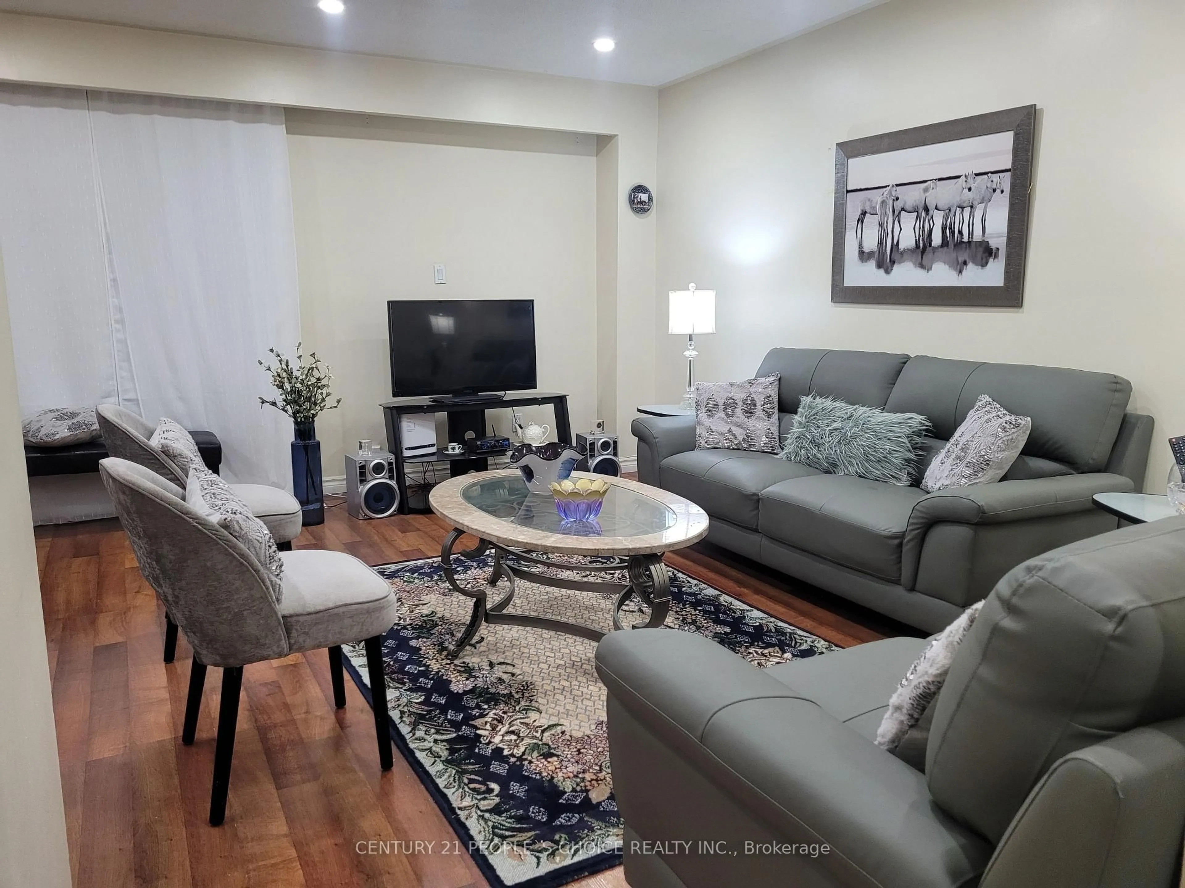 Living room with furniture, unknown for 96 Trailridge Cres, Toronto Ontario M1E 4G4
