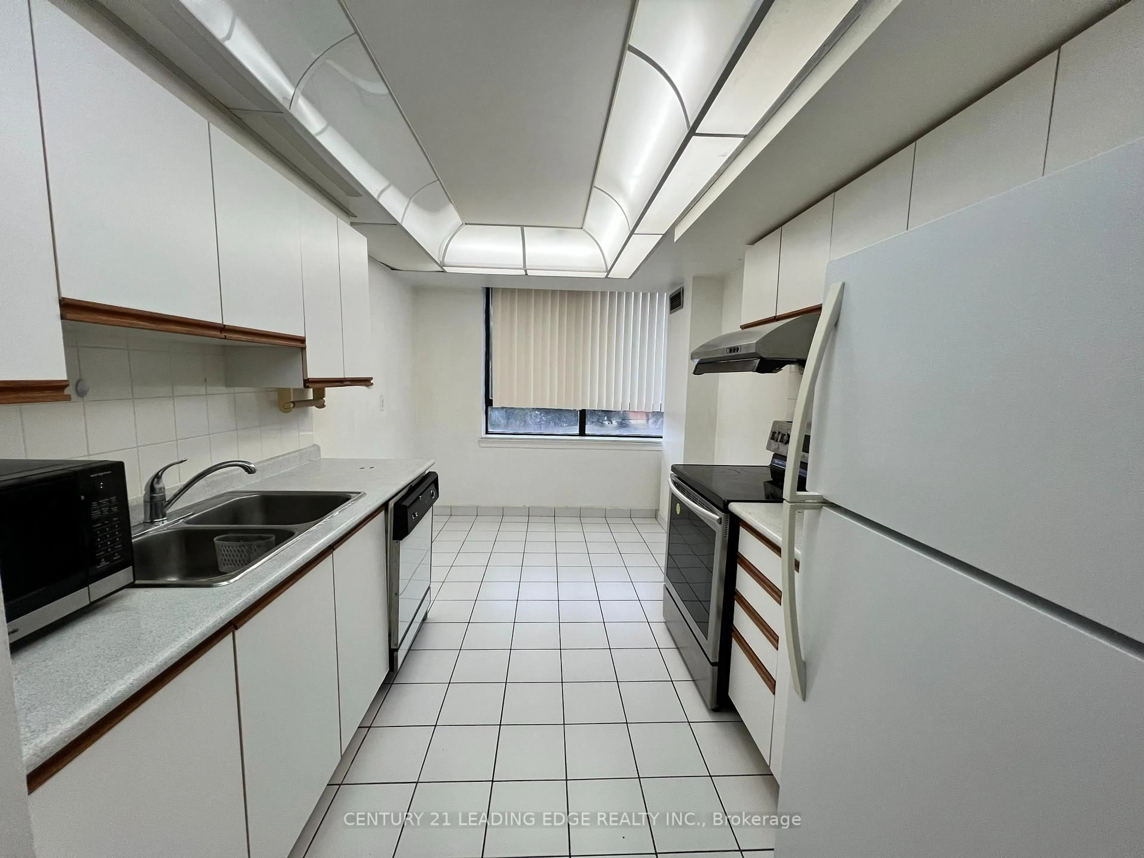 Standard kitchen, unknown for 55 Bamburgh Circ #414, Toronto Ontario M1W 3V4