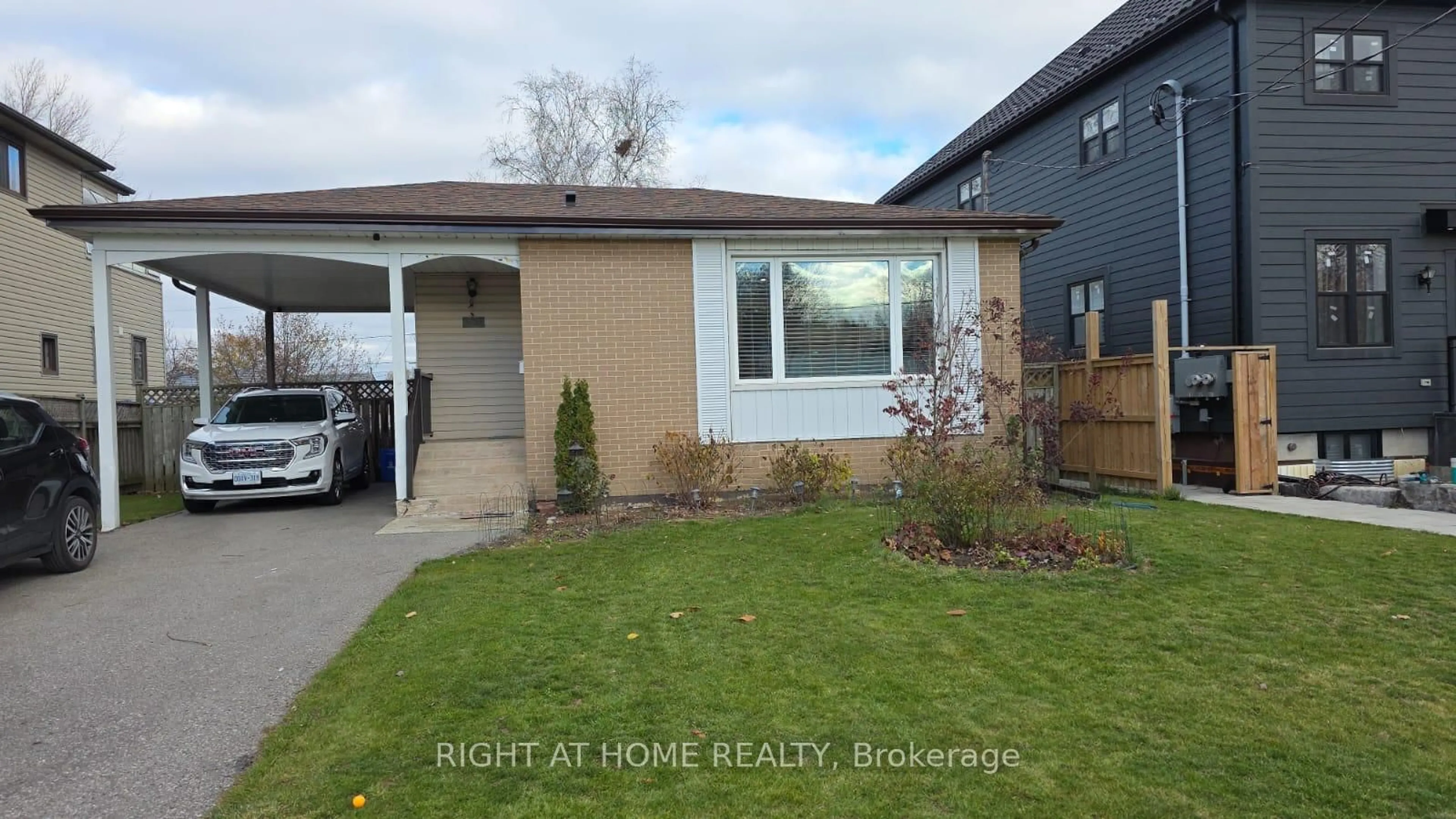 Home with vinyl exterior material, street for 783 Oliva St, Pickering Ontario L1W 2V9