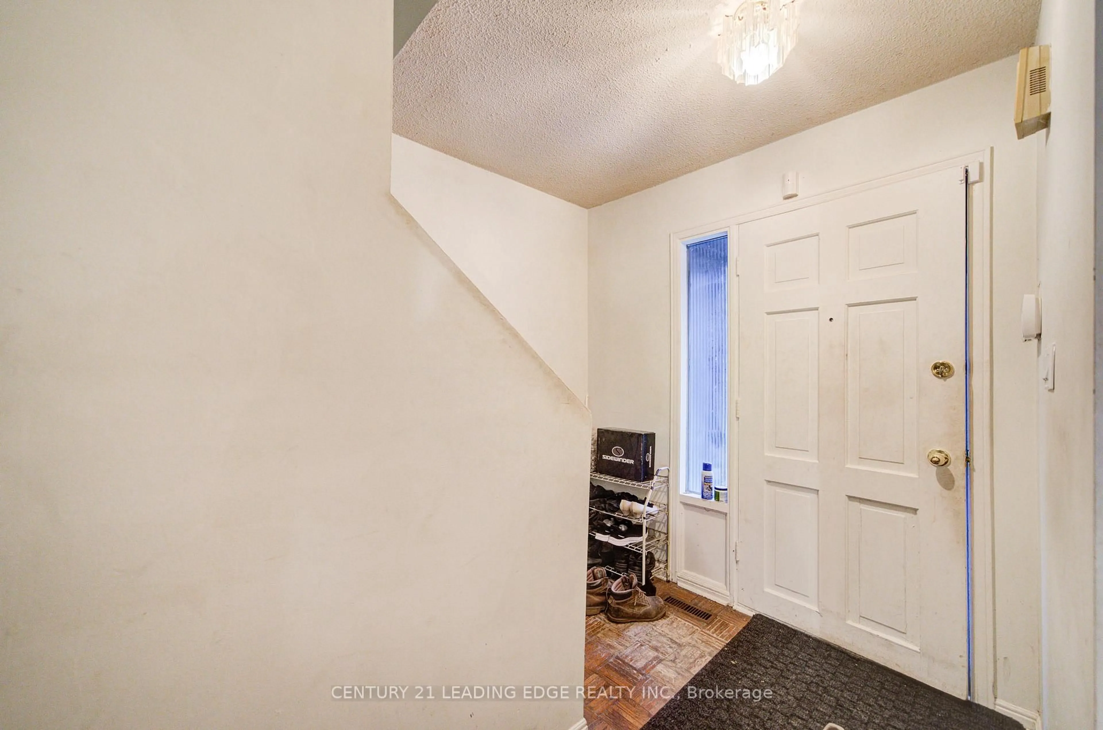 Indoor entryway for 100 Burrows Hall Blvd #93, Toronto Ontario M1B 1M7