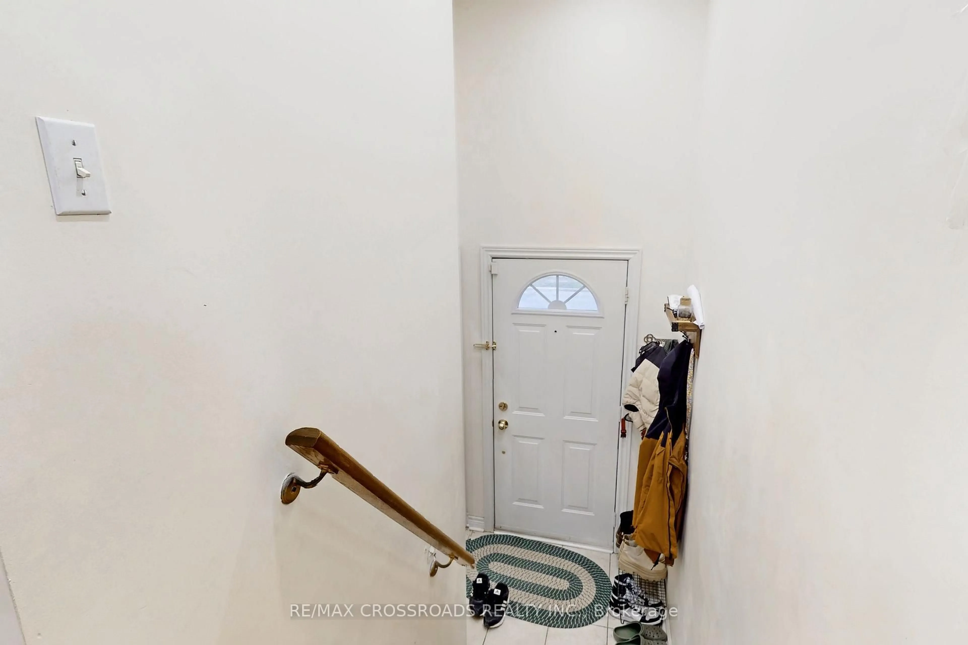 Indoor entryway for 70 Brockley Dr, Toronto Ontario M1P 0A2
