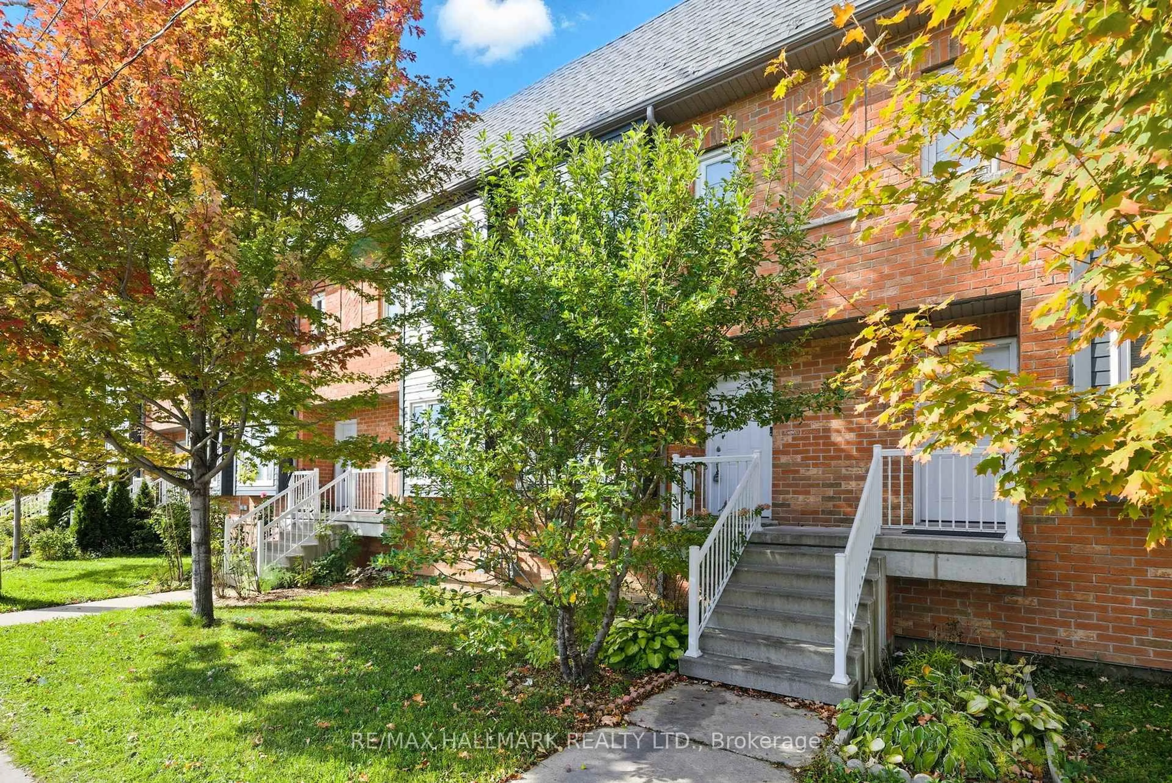 Patio, street for 970 Brimley Rd #13, Toronto Ontario M1P 0C6