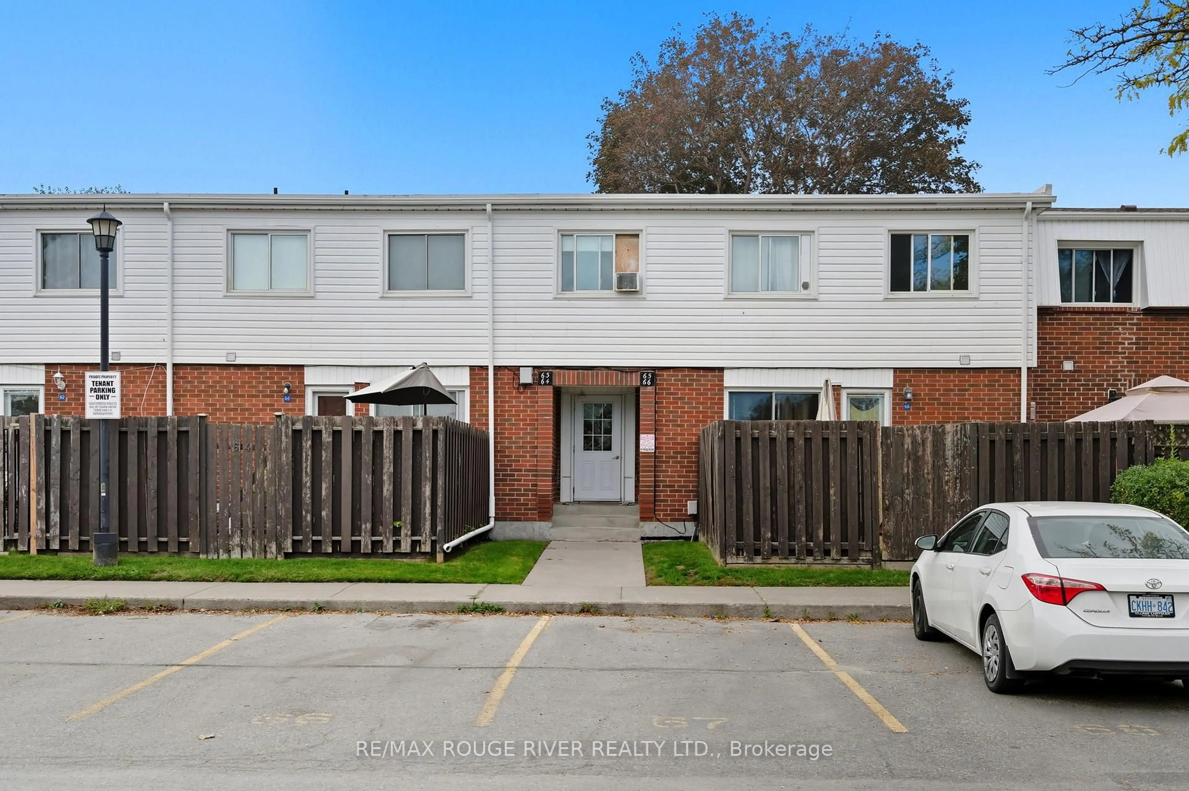A pic from outside/outdoor area/front of a property/back of a property/a pic from drone, street for 1010 Glen St #65, Oshawa Ontario L1J 6J2
