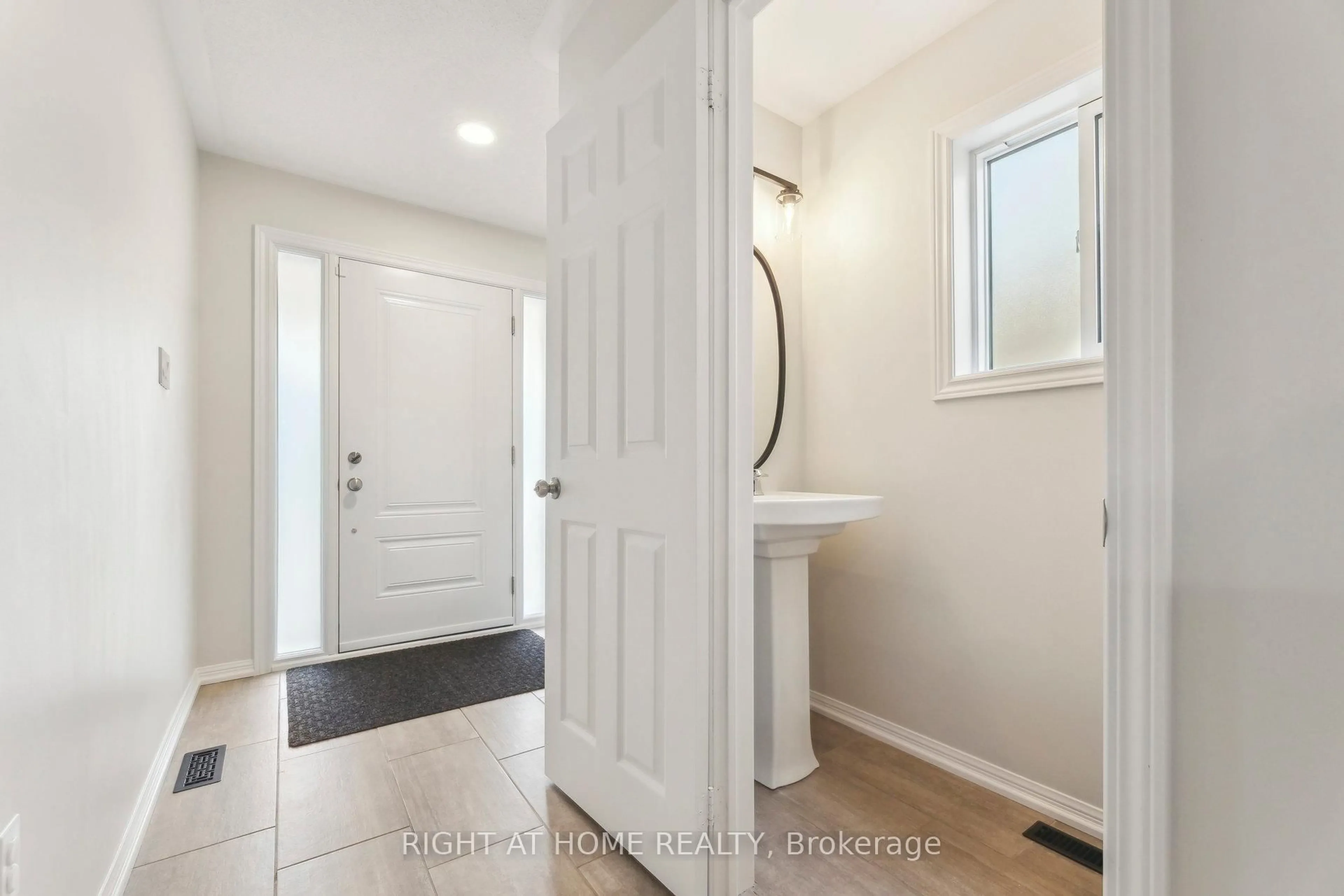 Indoor entryway for 92 Longueuil Pl, Whitby Ontario L1R 3H1
