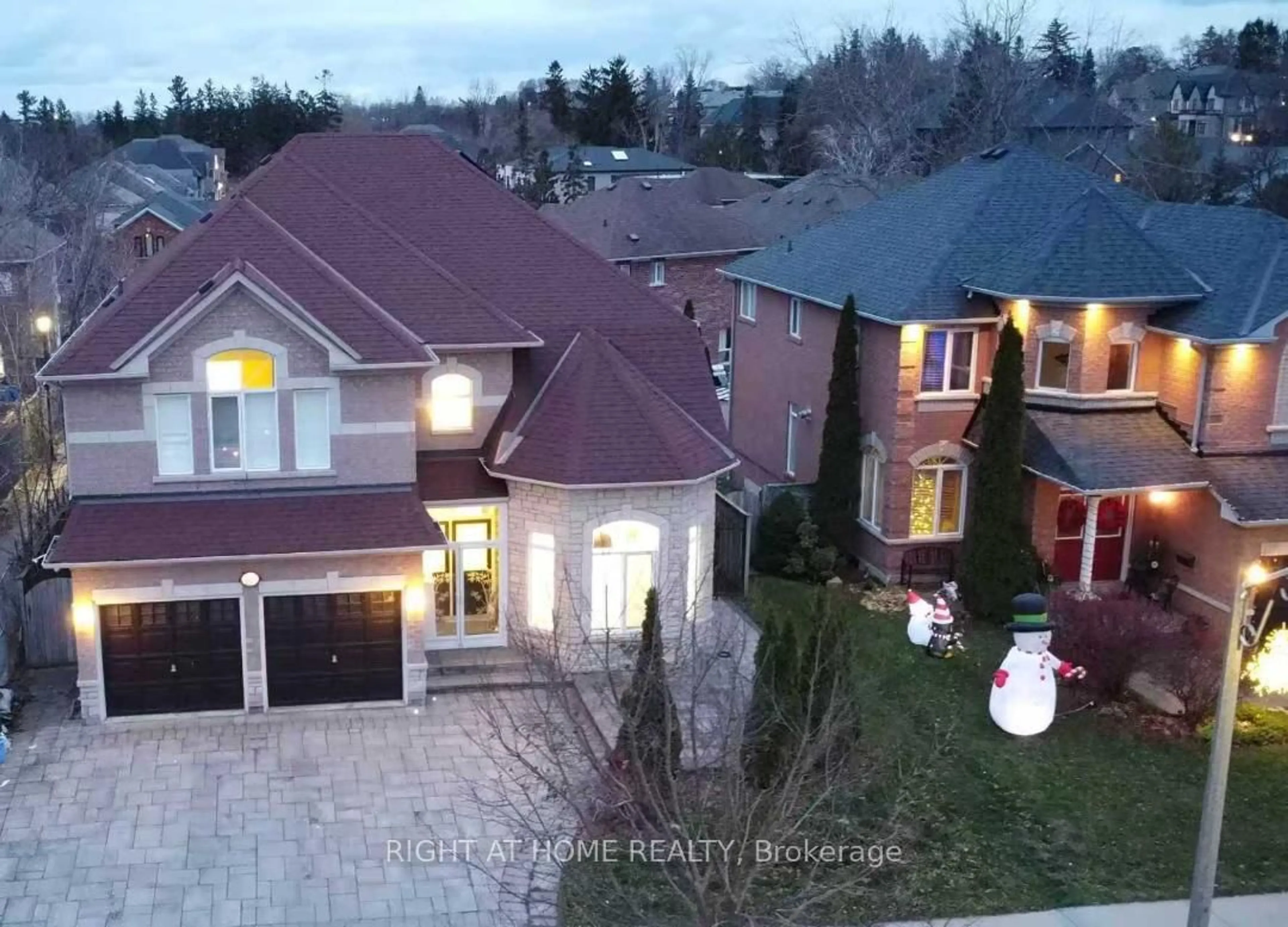 A pic from outside/outdoor area/front of a property/back of a property/a pic from drone, street for 861 Strouds Lane, Pickering Ontario L1V 7G1