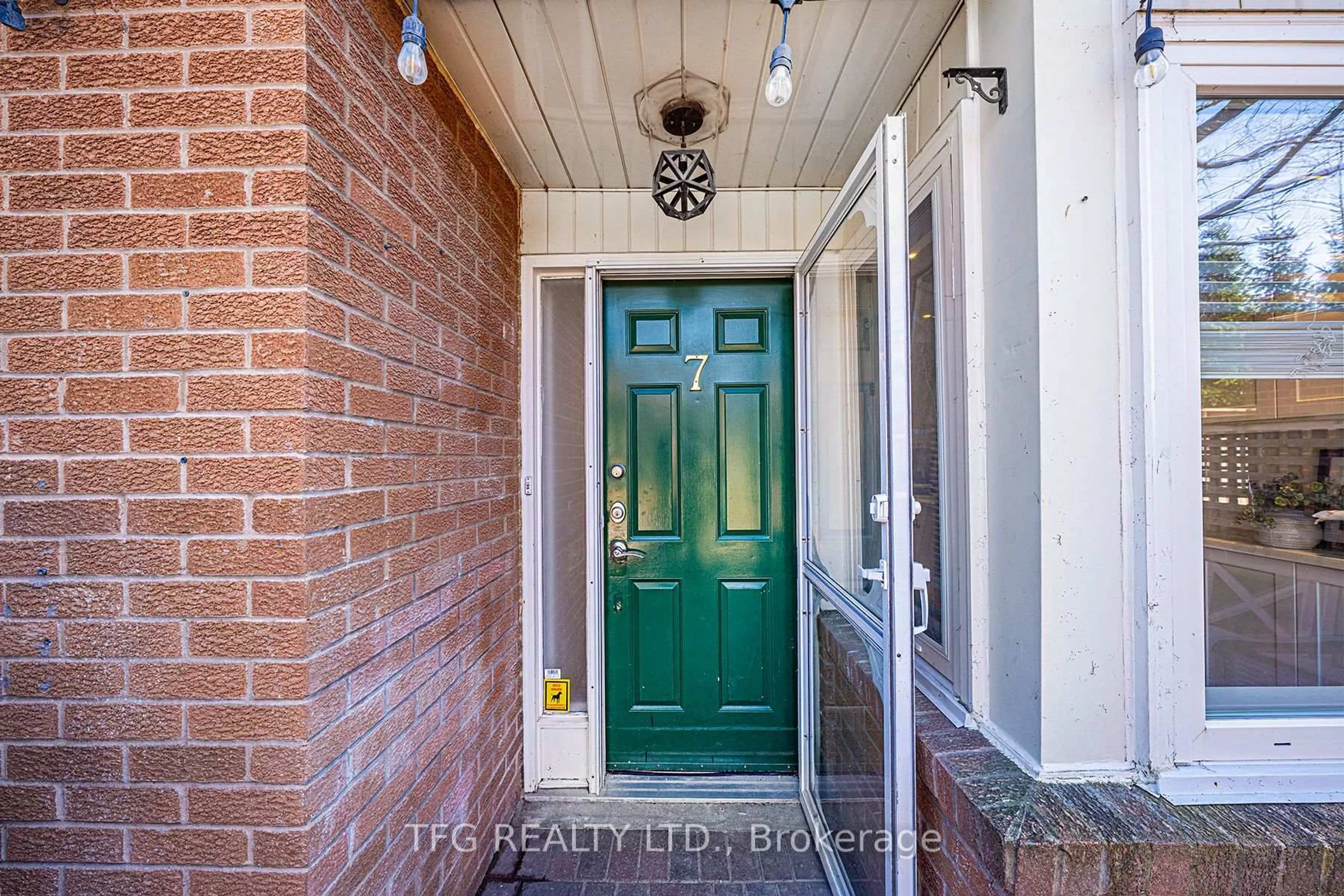 Indoor entryway for 120 Glen Manor Dr #7, Toronto Ontario M4E 2X6