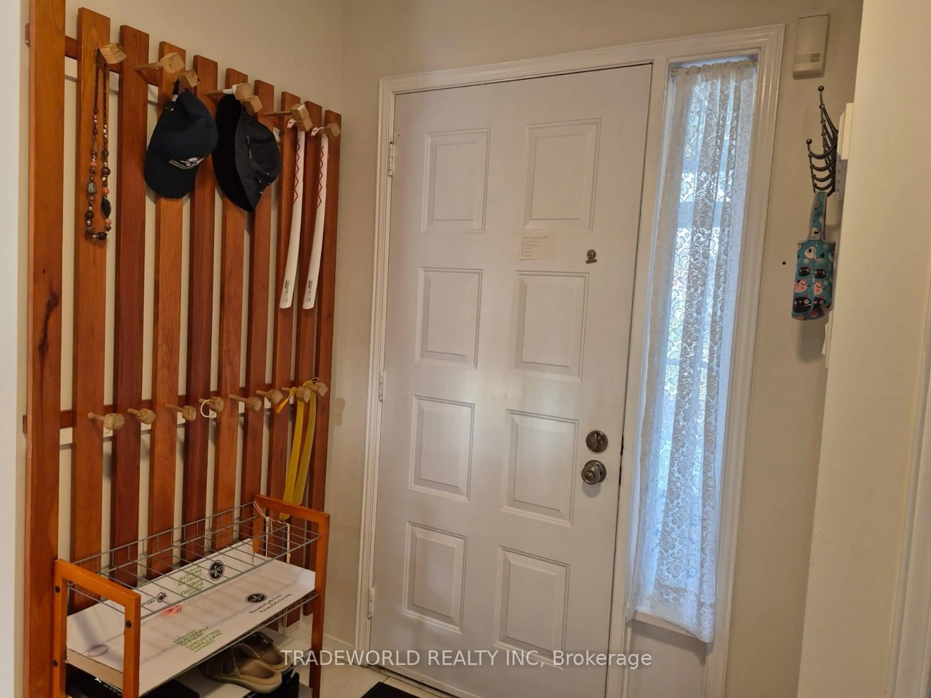 Indoor entryway for 54 Calverley Tr, Toronto Ontario M1C 3R5