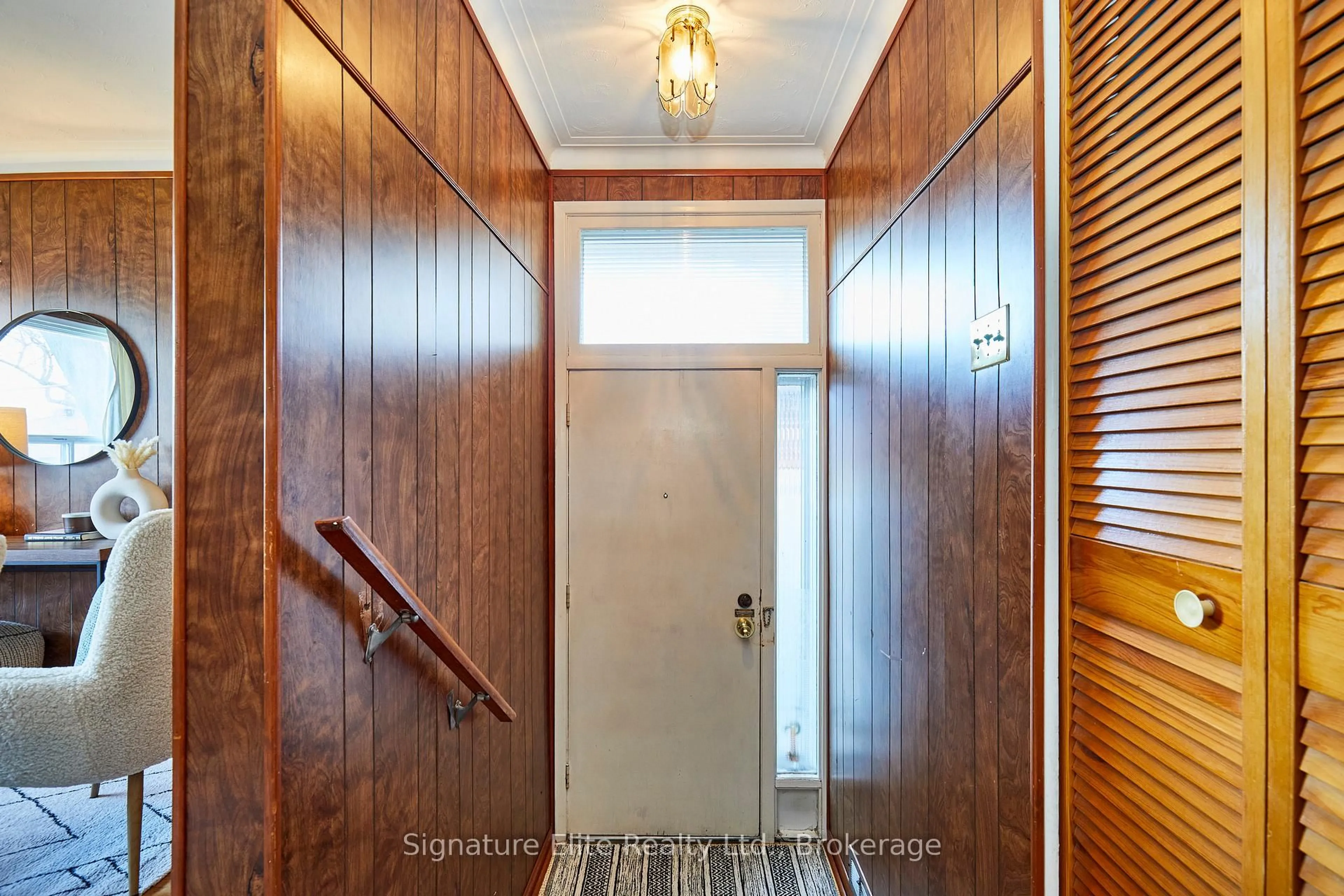 Indoor entryway for 49 Savarin St, Toronto Ontario M1J 1Z9