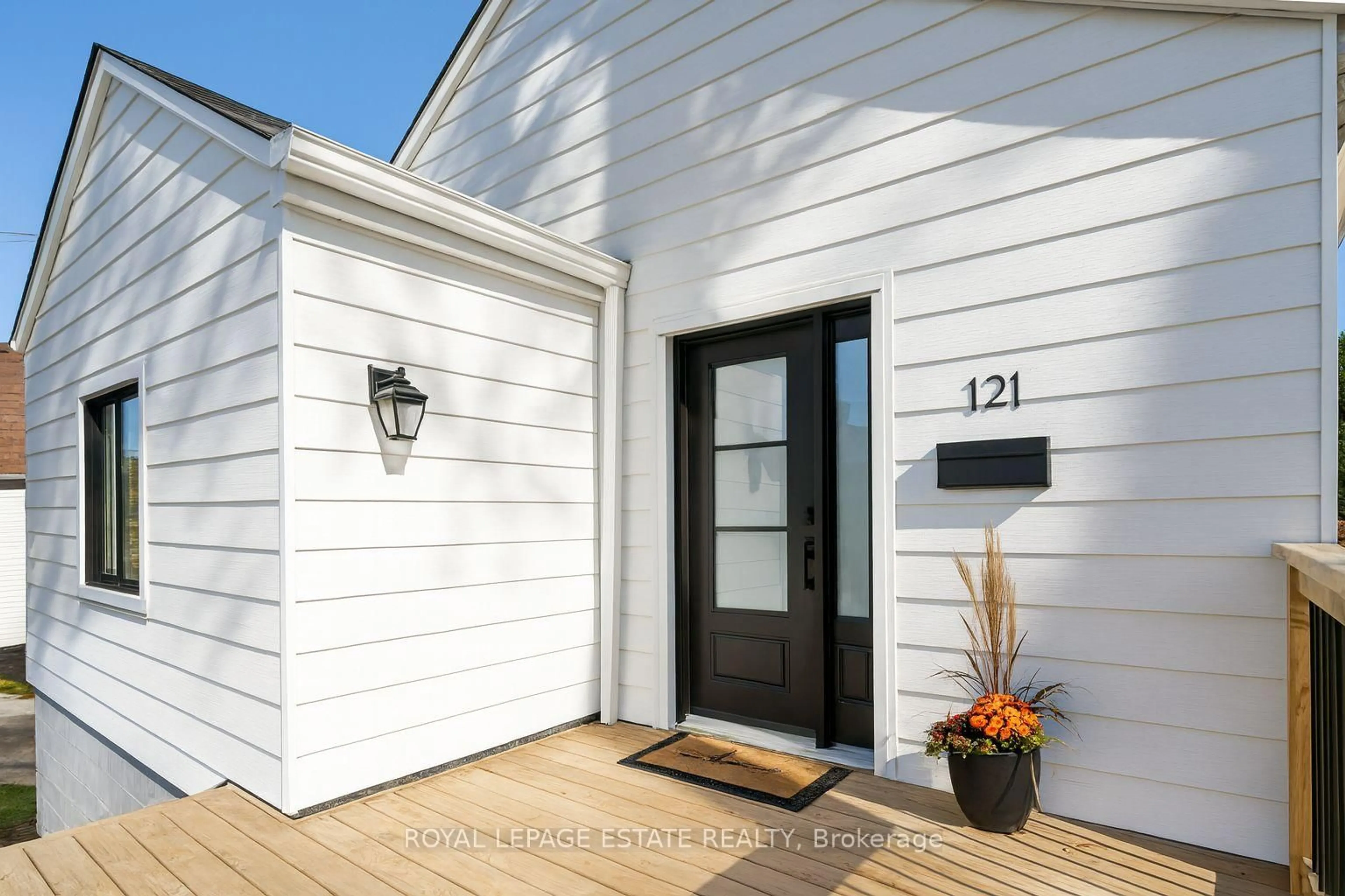 Home with vinyl exterior material, street for 121 Galloway Rd, Toronto Ontario M1E 1W9