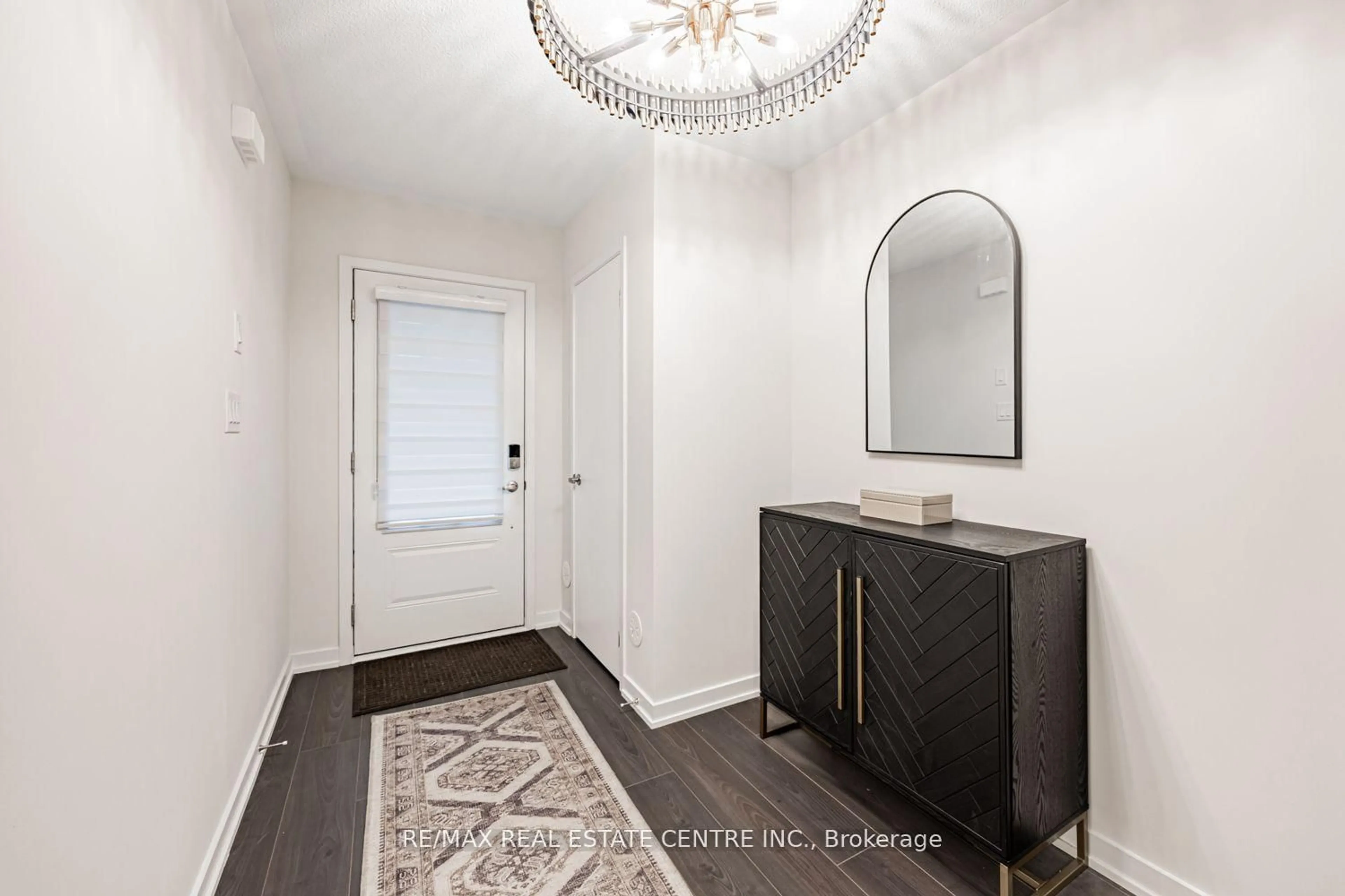 Indoor entryway for 1310 Bradenton Path, Oshawa Ontario L1K 1H2