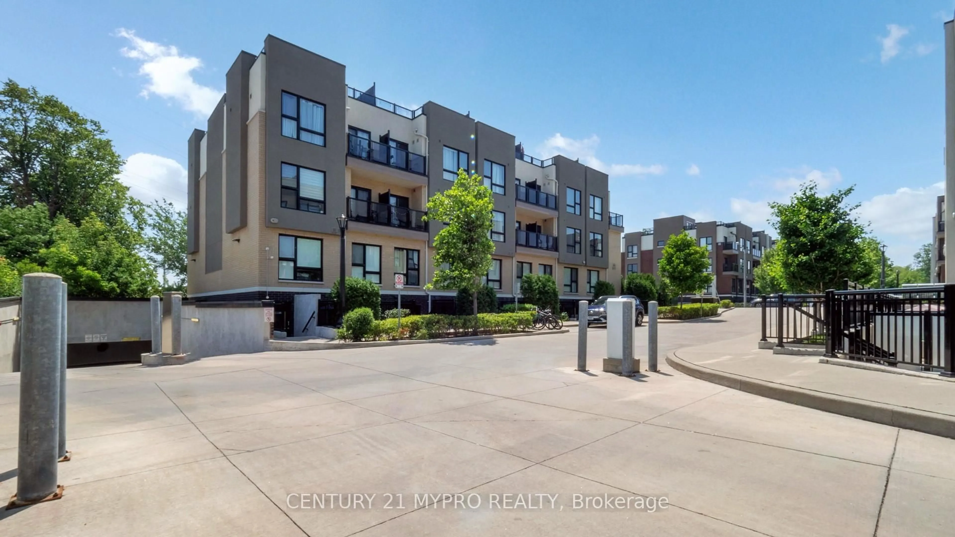 A pic from outside/outdoor area/front of a property/back of a property/a pic from drone, street for 515 Kingbird Grve #135, Toronto Ontario M1B 0E4