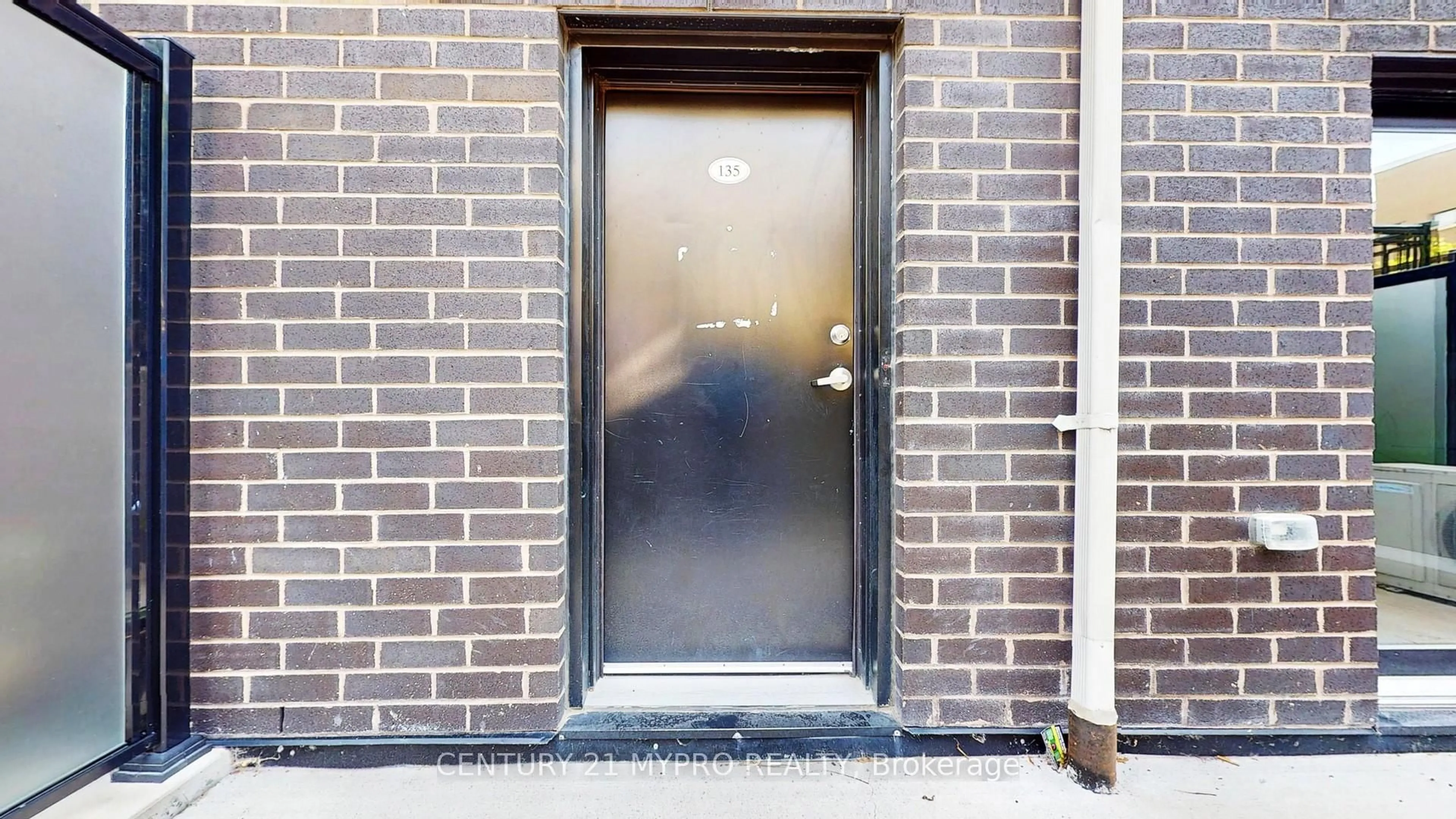 Indoor entryway for 515 Kingbird Grve #135, Toronto Ontario M1B 0E4