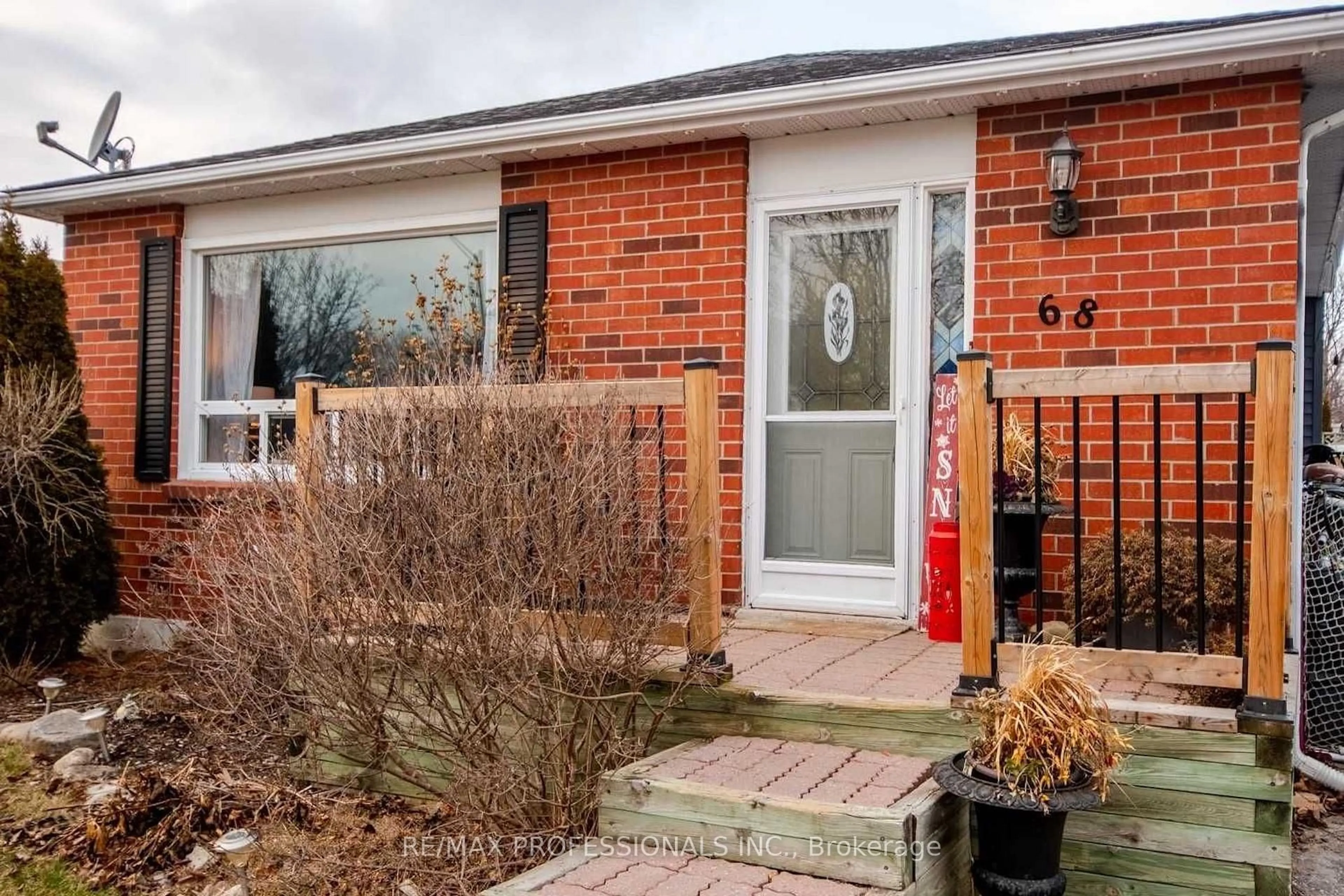 Home with brick exterior material, street for 68 Overbank Dr, Oshawa Ontario L1J 7Y8
