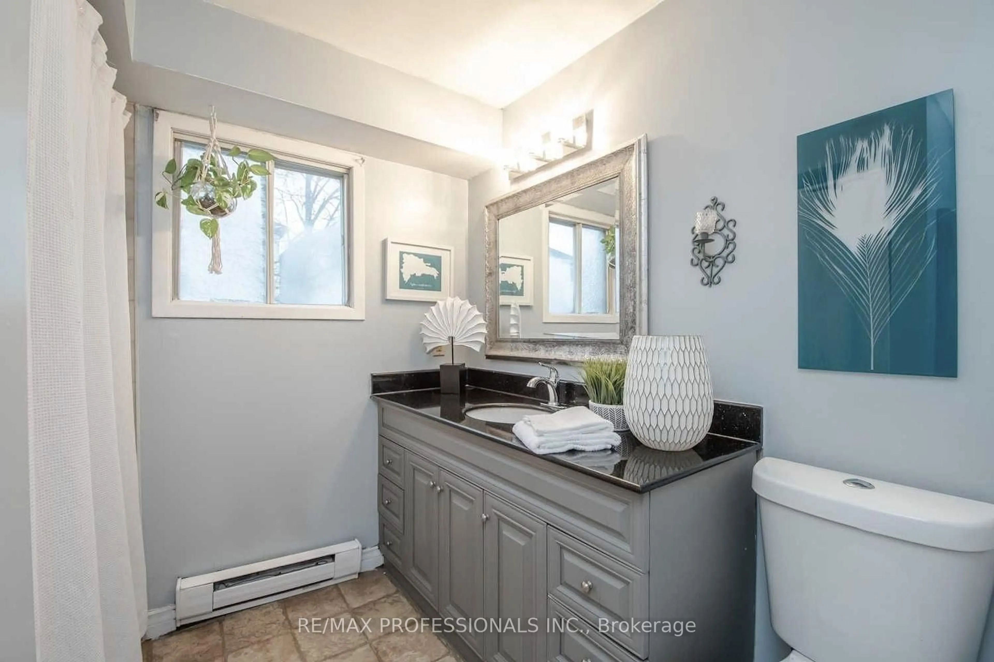 Standard bathroom, ceramic/tile floor for 68 Overbank Dr, Oshawa Ontario L1J 7Y8