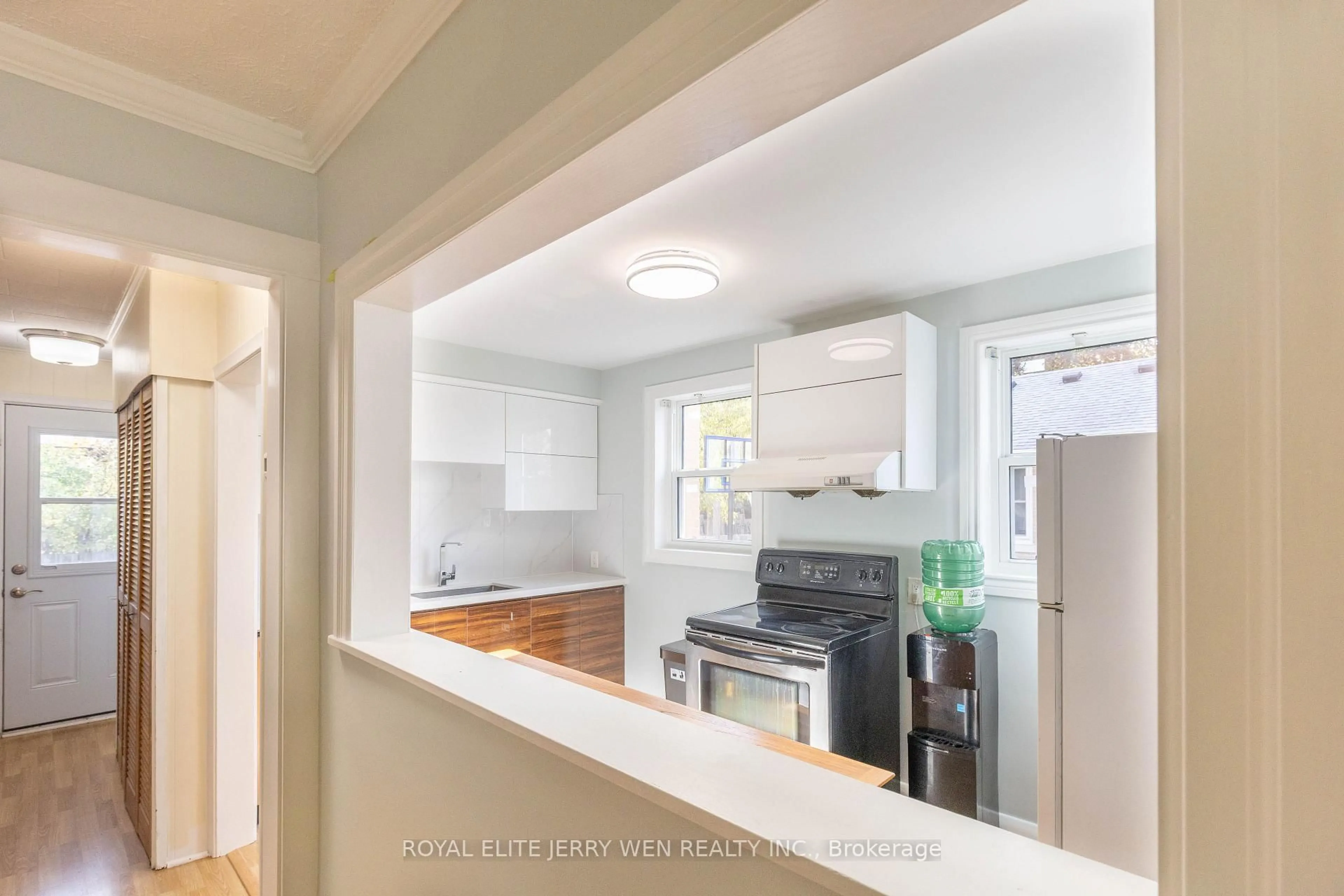 Open concept kitchen, unknown for 22 Forest Rd, Ajax Ontario L1S 2N3