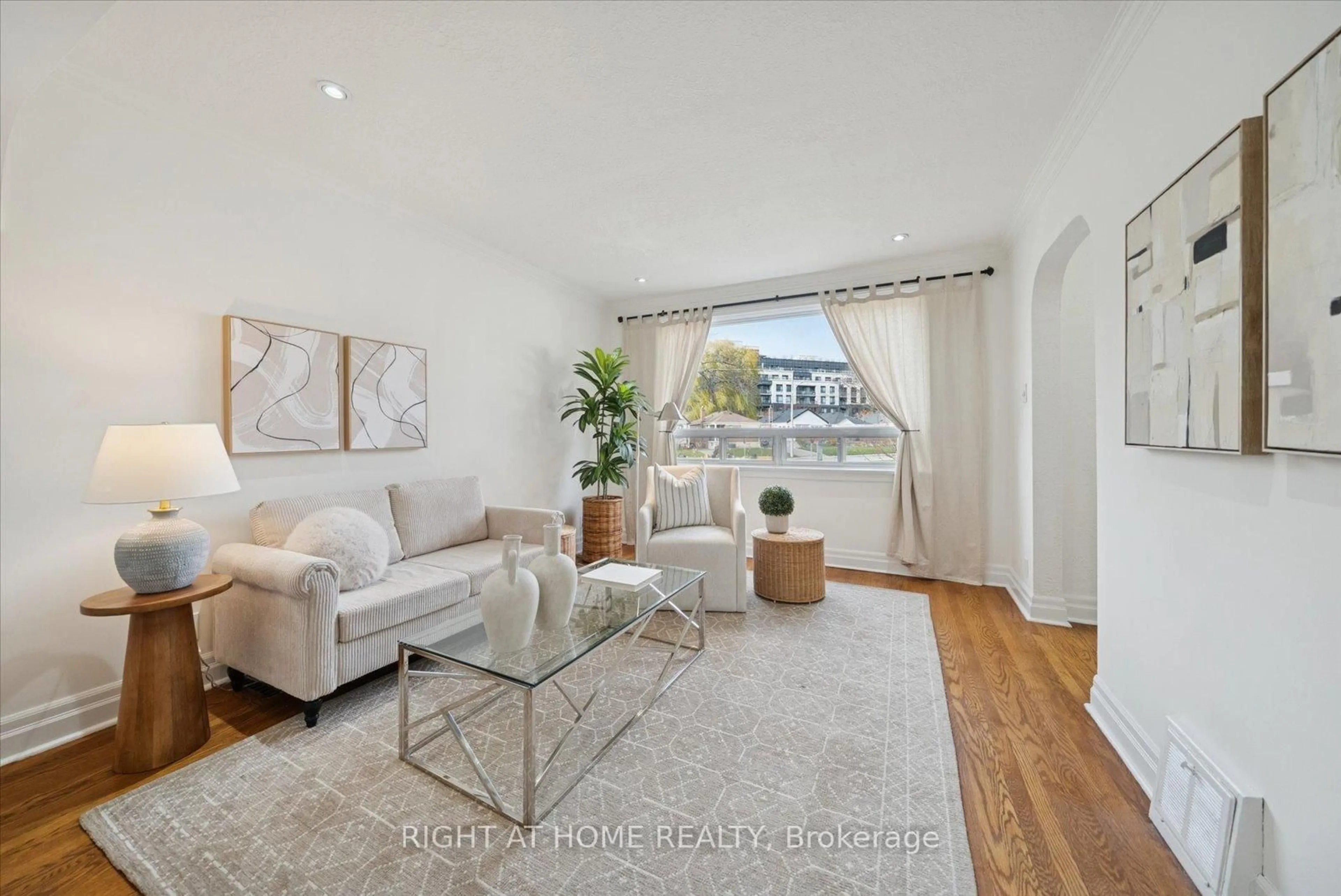 Living room with furniture, unknown for 17 Yardley Ave, Toronto Ontario M4B 2A7