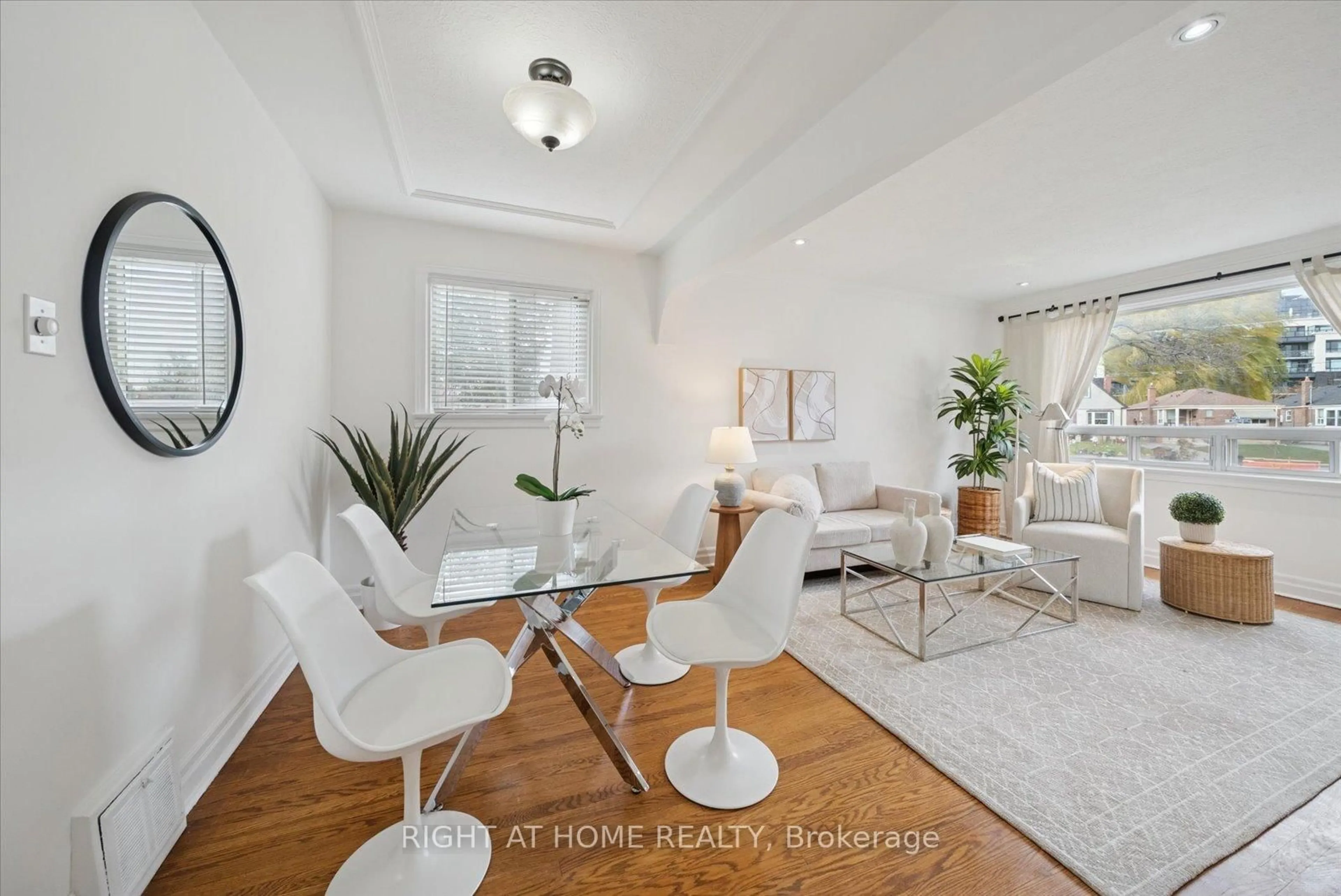 Living room with furniture, unknown for 17 Yardley Ave, Toronto Ontario M4B 2A7