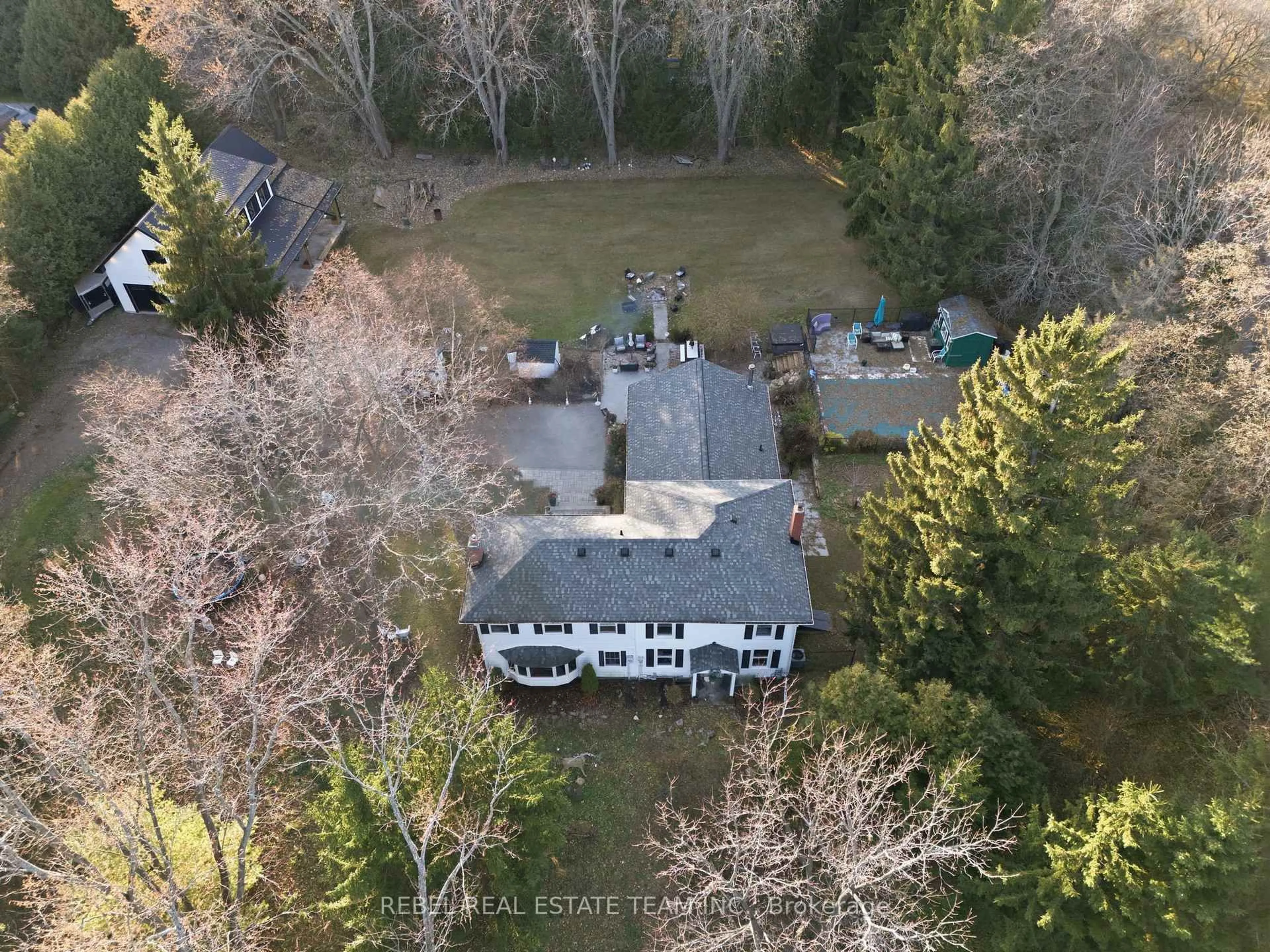 A pic from outside/outdoor area/front of a property/back of a property/a pic from drone, unknown for 5462 Main St, Clarington Ontario L0B 1M0