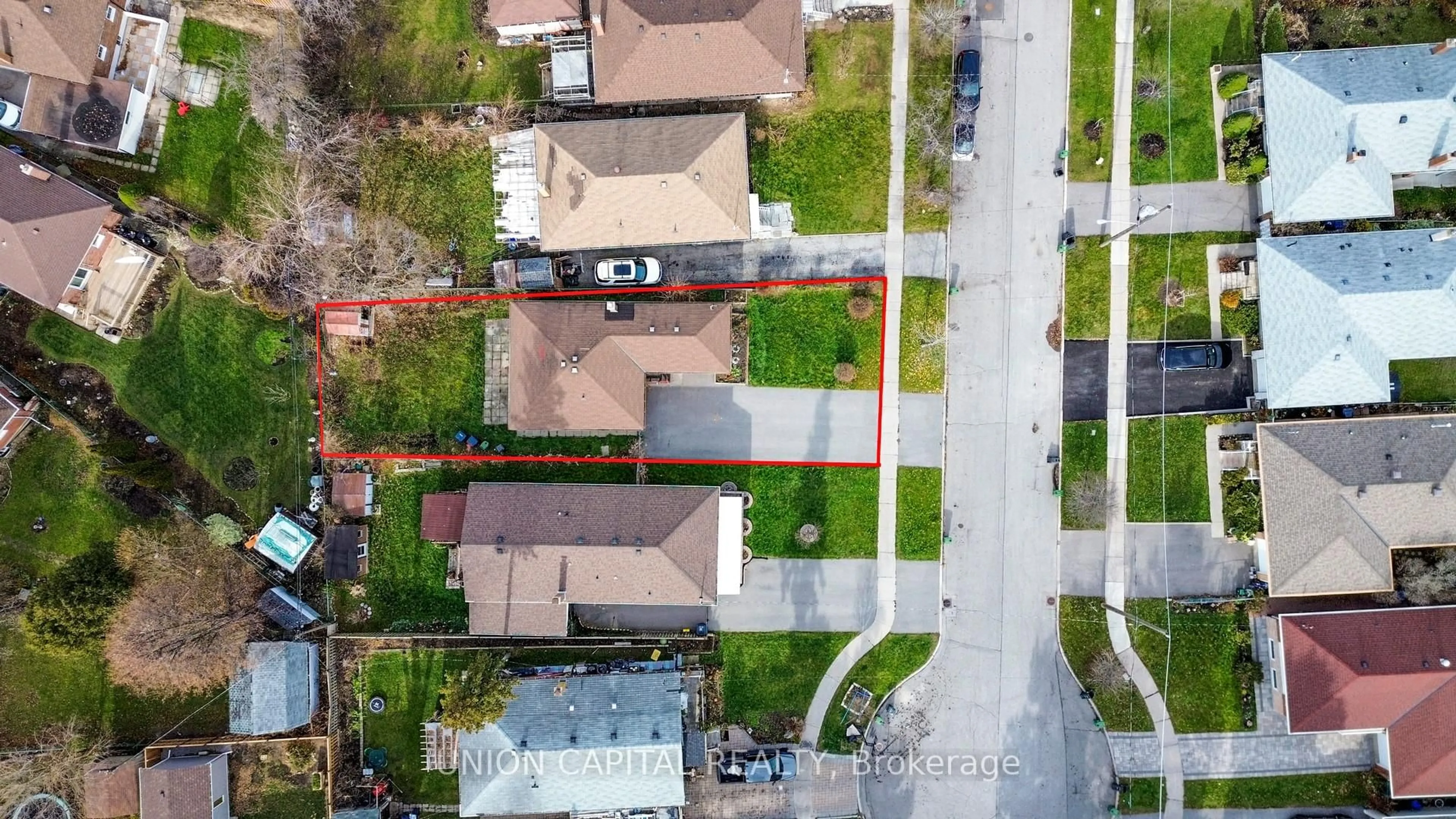 A pic from outside/outdoor area/front of a property/back of a property/a pic from drone, street for 43 Graylee Ave, Toronto Ontario M1J 1M7