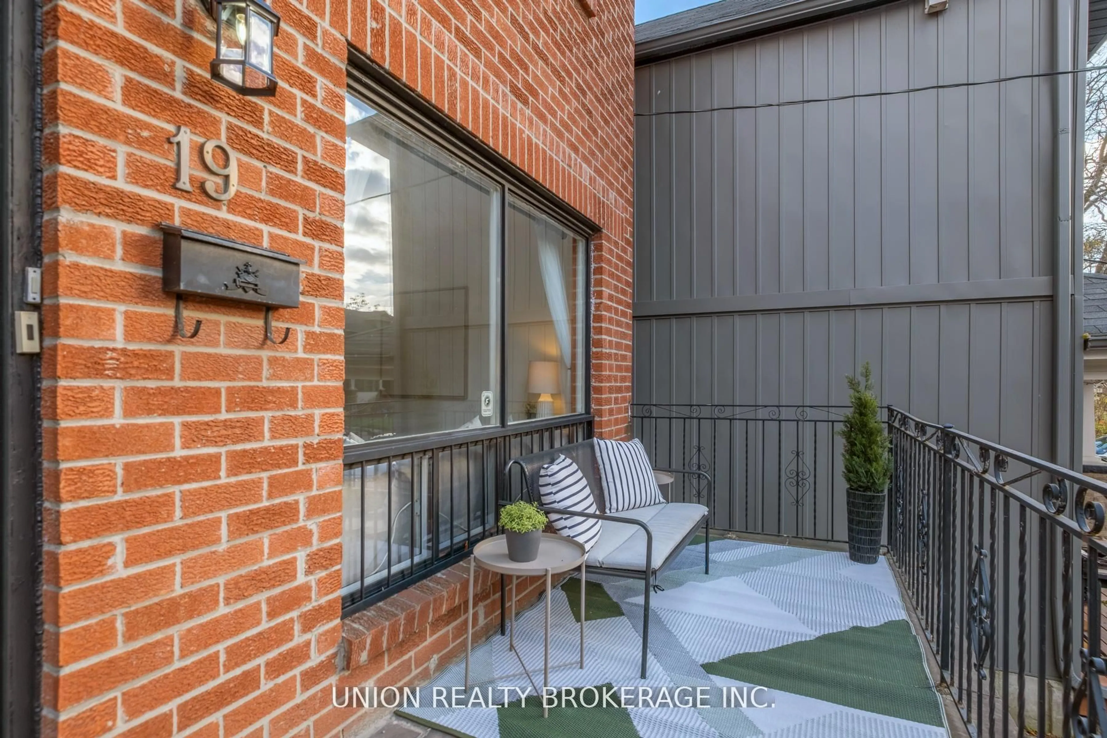 Unknown for 19 Ashdale Ave, Toronto Ontario M4L 2Y6