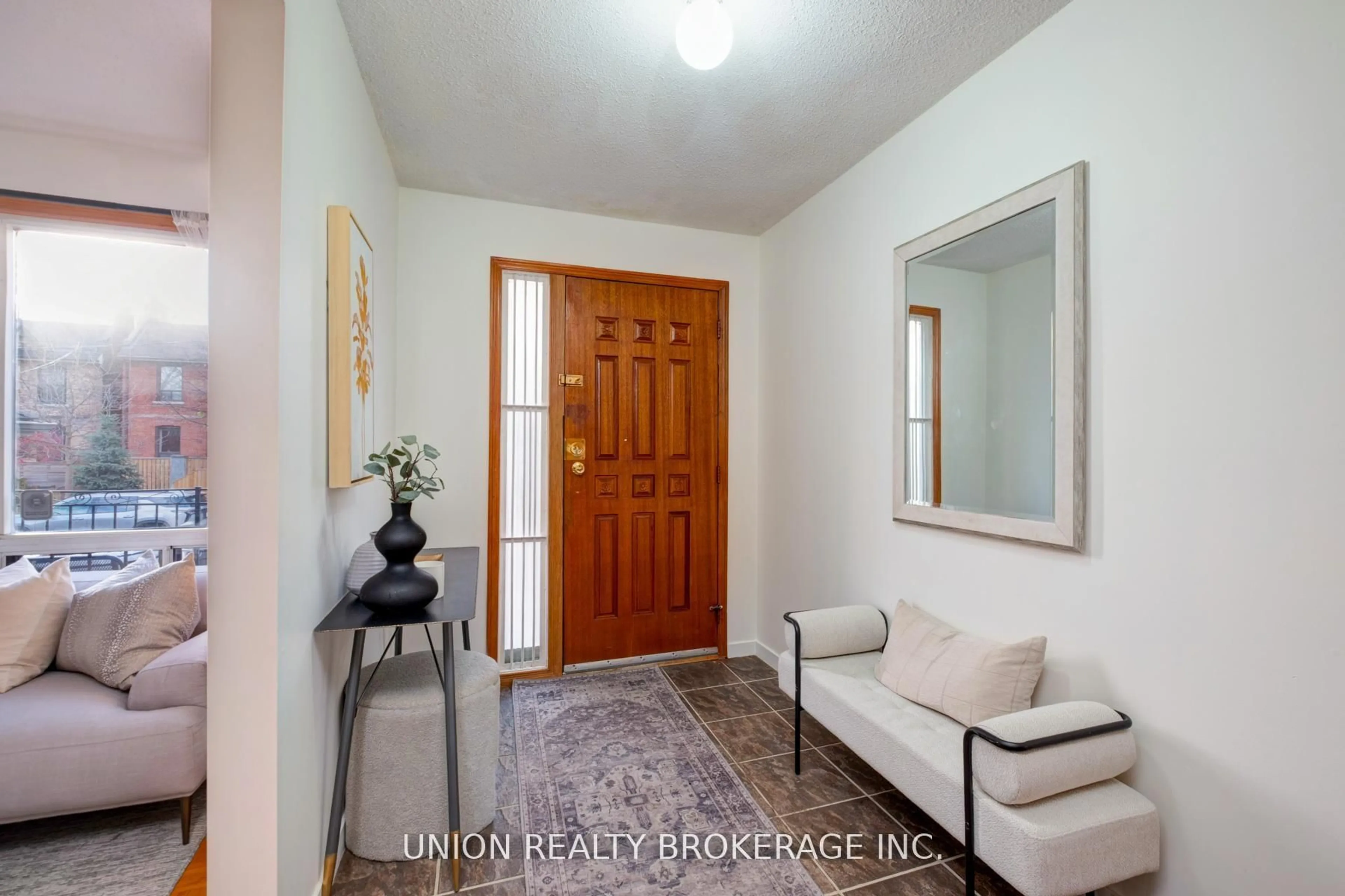 Indoor entryway for 19 Ashdale Ave, Toronto Ontario M4L 2Y6