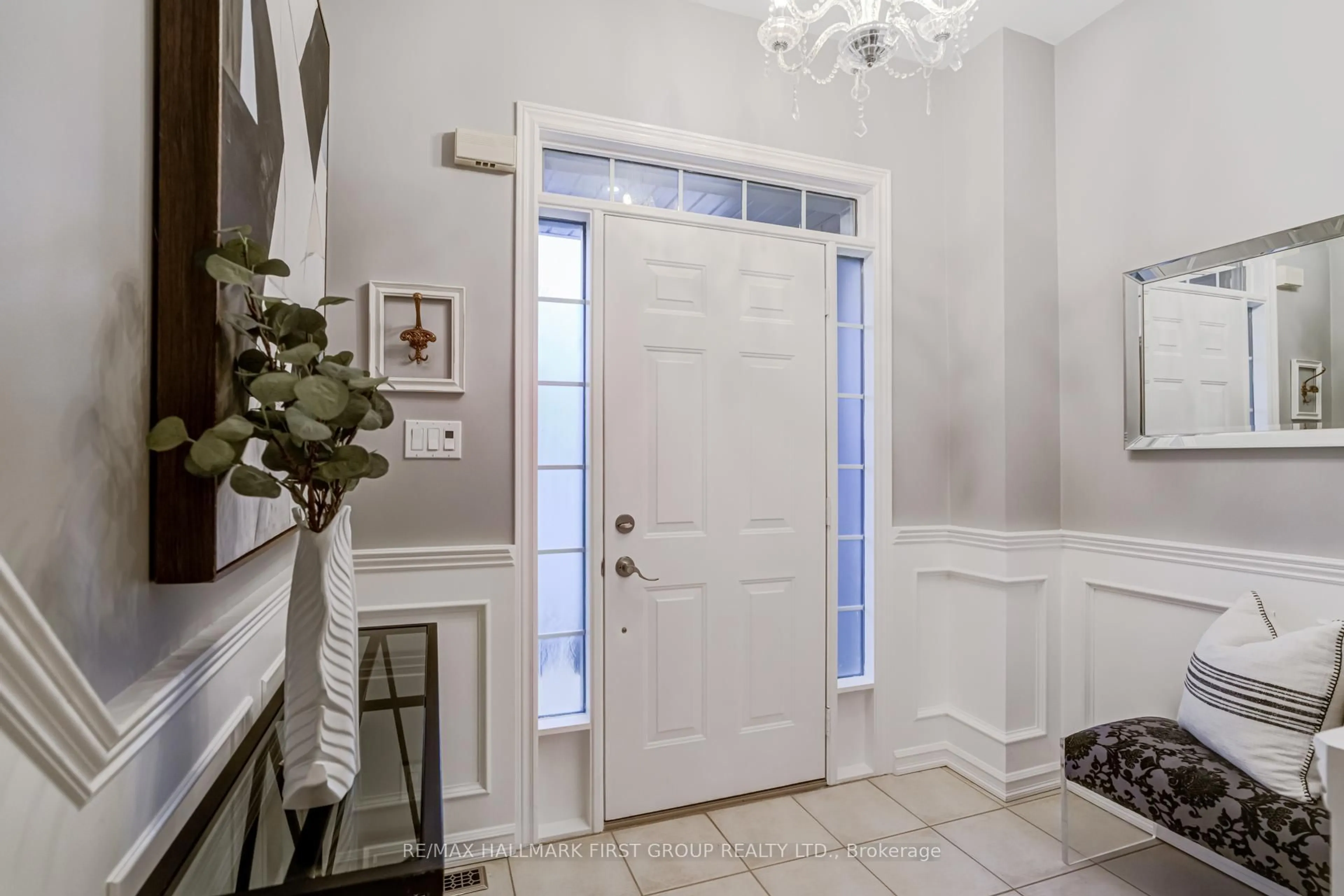 Indoor entryway for 4 Beckett Cres, Clarington Ontario L1E 3J5