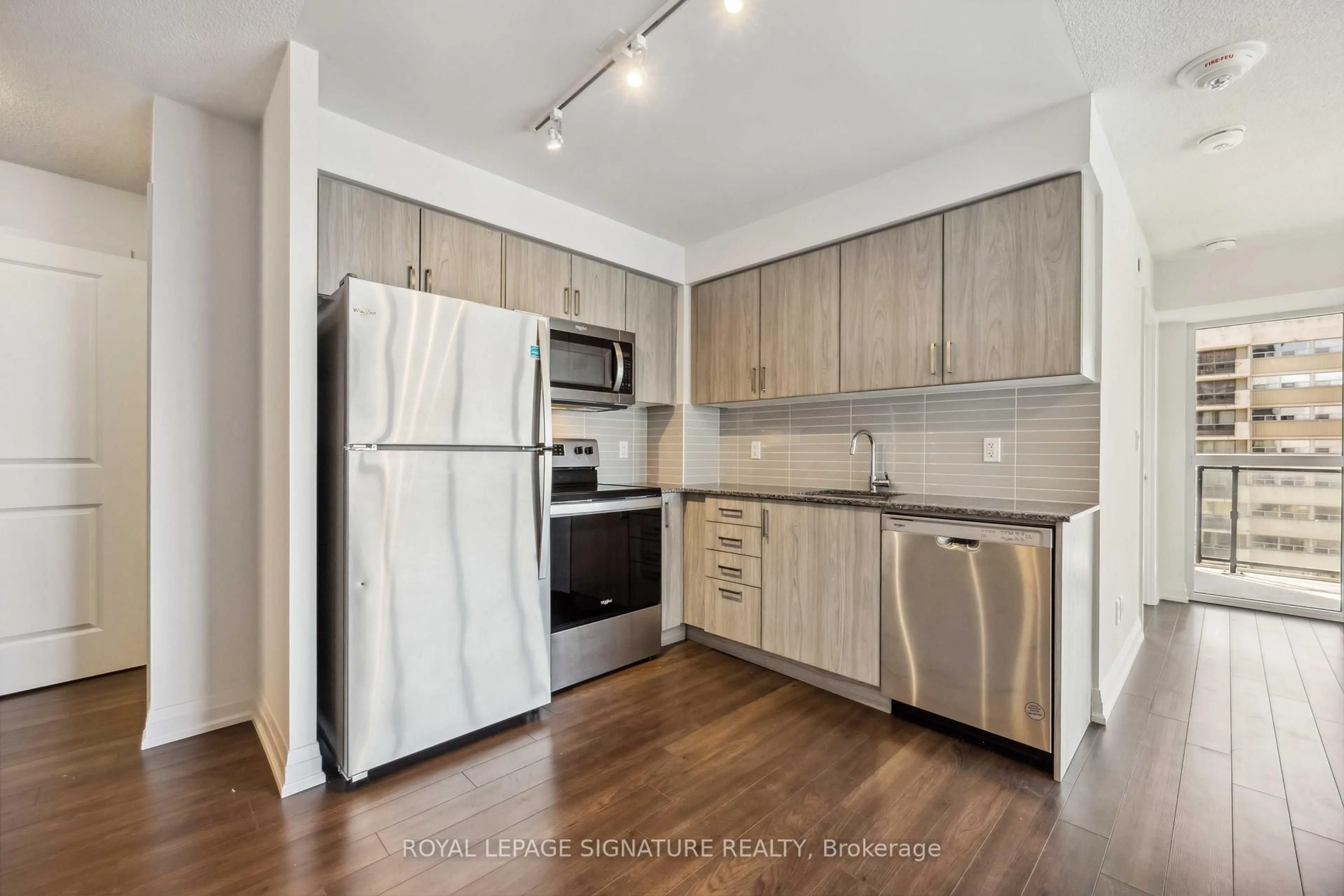 Standard kitchen, wood/laminate floor for 20 Meadowglen Pl #1609, Toronto Ontario M1G 0A9