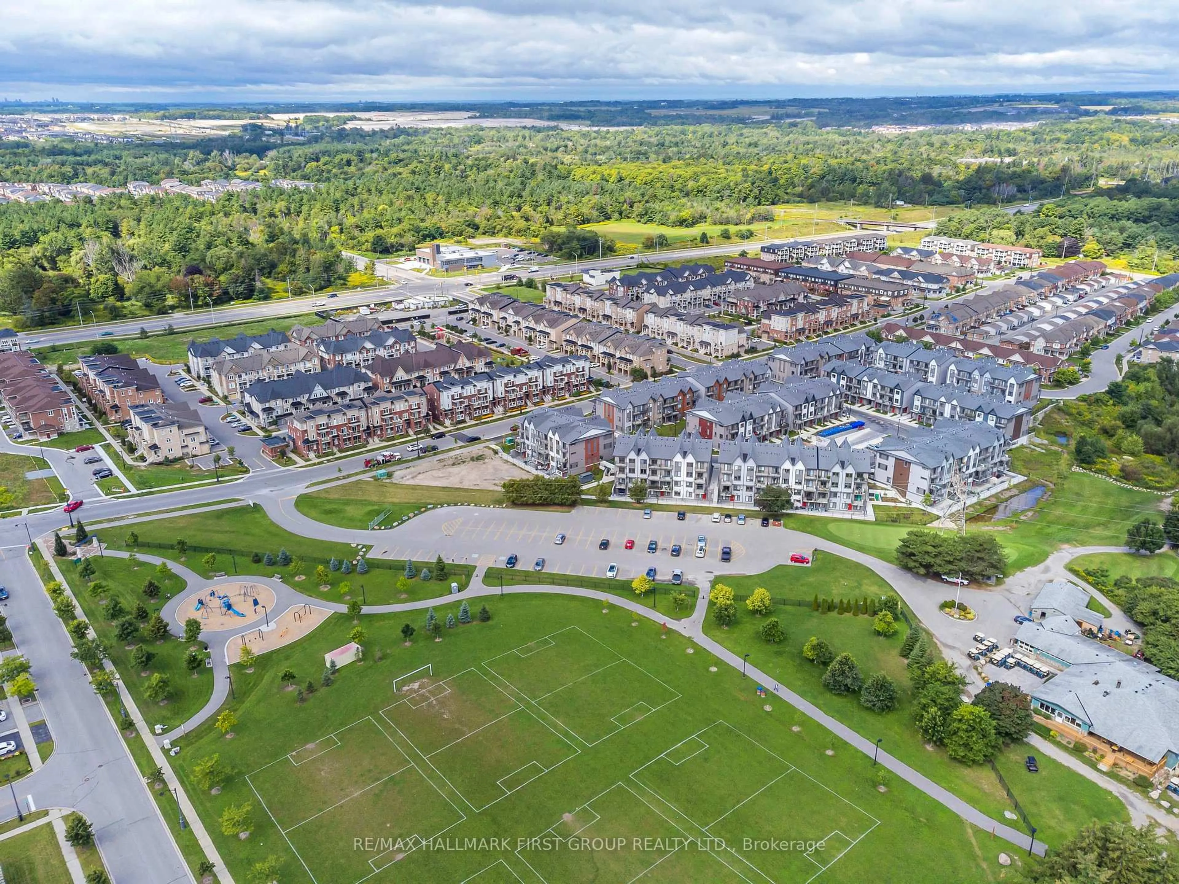 A pic from outside/outdoor area/front of a property/back of a property/a pic from drone, street for 2635 William Jackson Dr #212, Pickering Ontario L1X 0L3