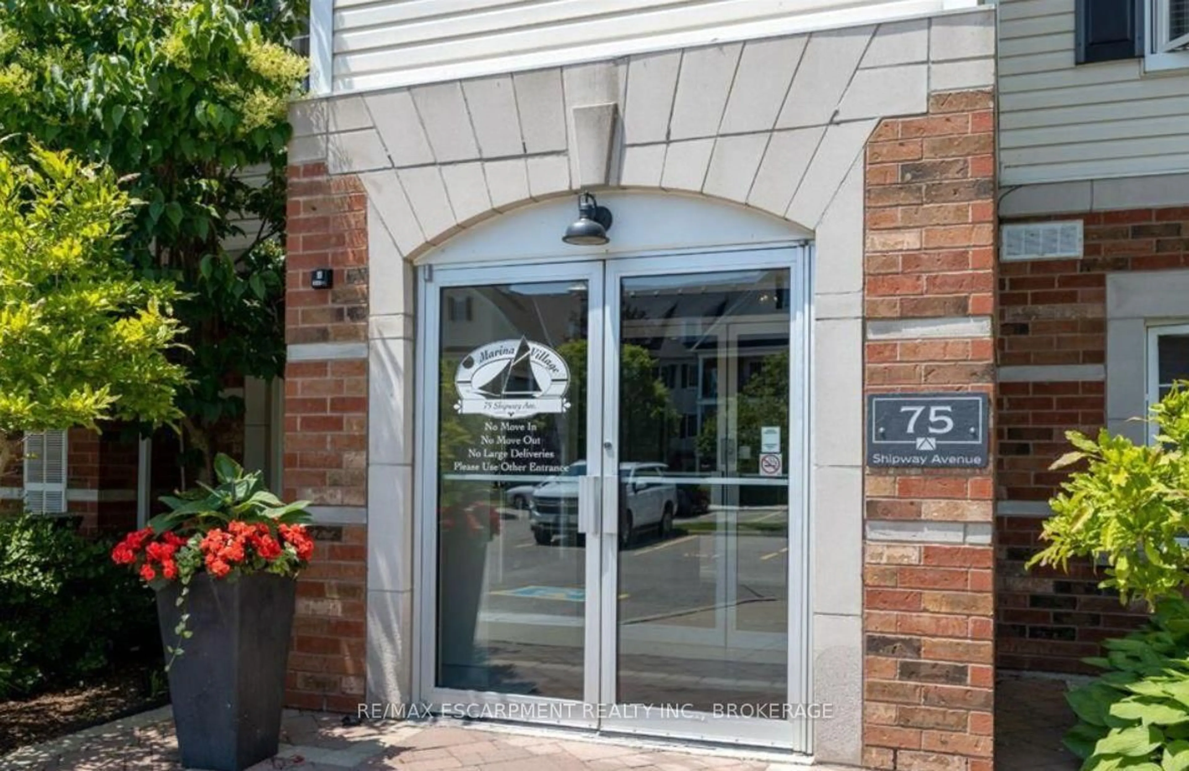 Indoor foyer for 75 Shipway Ave #209, Clarington Ontario L1B 0B6