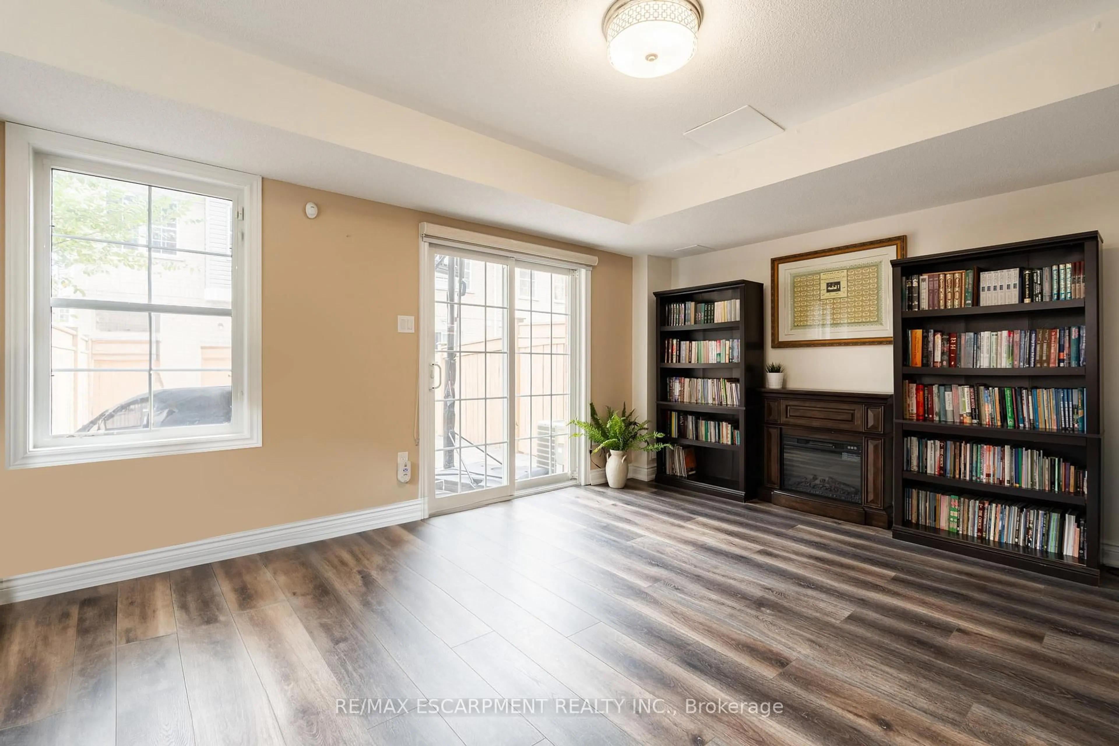 Unknown for 38 Archibald Mews, Toronto Ontario M1P 0A4