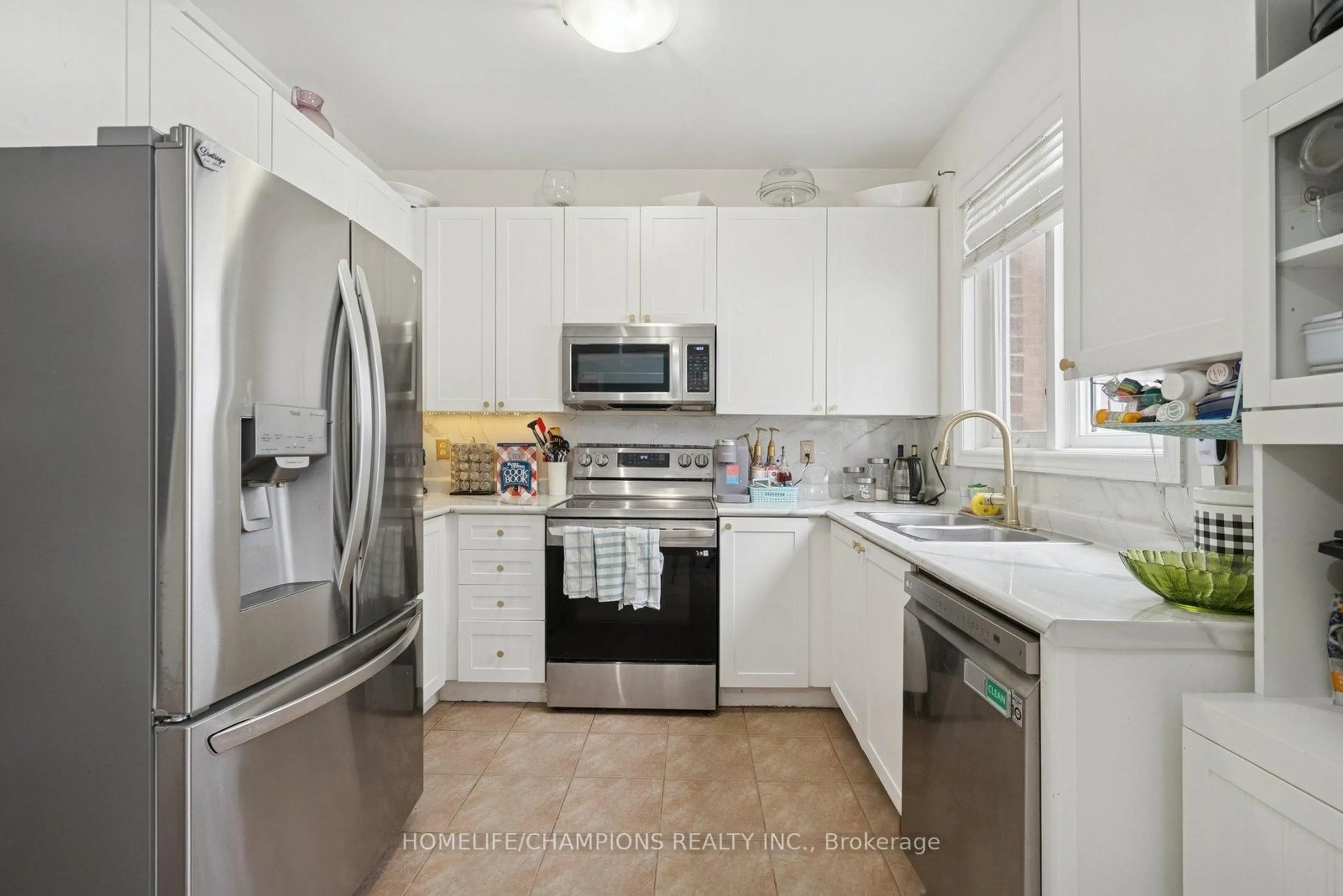 Standard kitchen, ceramic/tile floor for 45 Woodbine Pl, Oshawa Ontario L1L 1C6