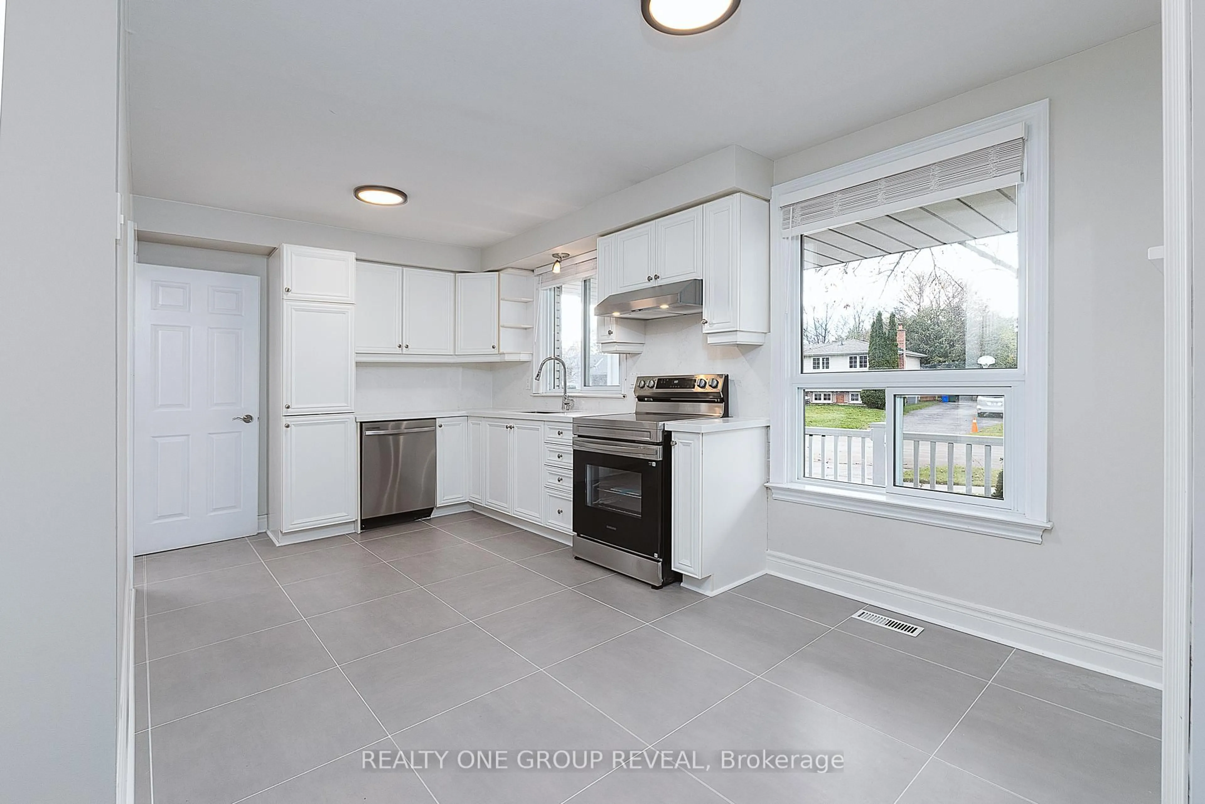 Open concept kitchen, unknown for 14 Taylor Rd, Ajax Ontario L1S 2X4